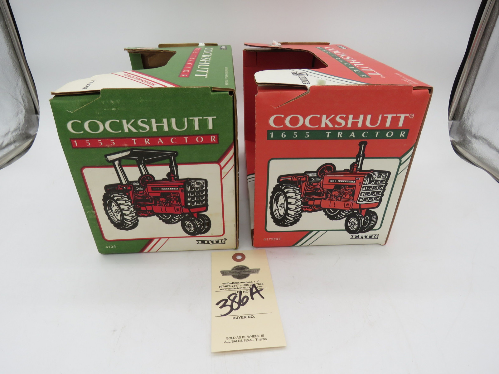 Pair of Ertl 1/16th Collector's Edition 1994 Ertl Cockshutt 1555 tractor NIB and 1995 Ertl Cockshutt 1655 both NIB - Image 3