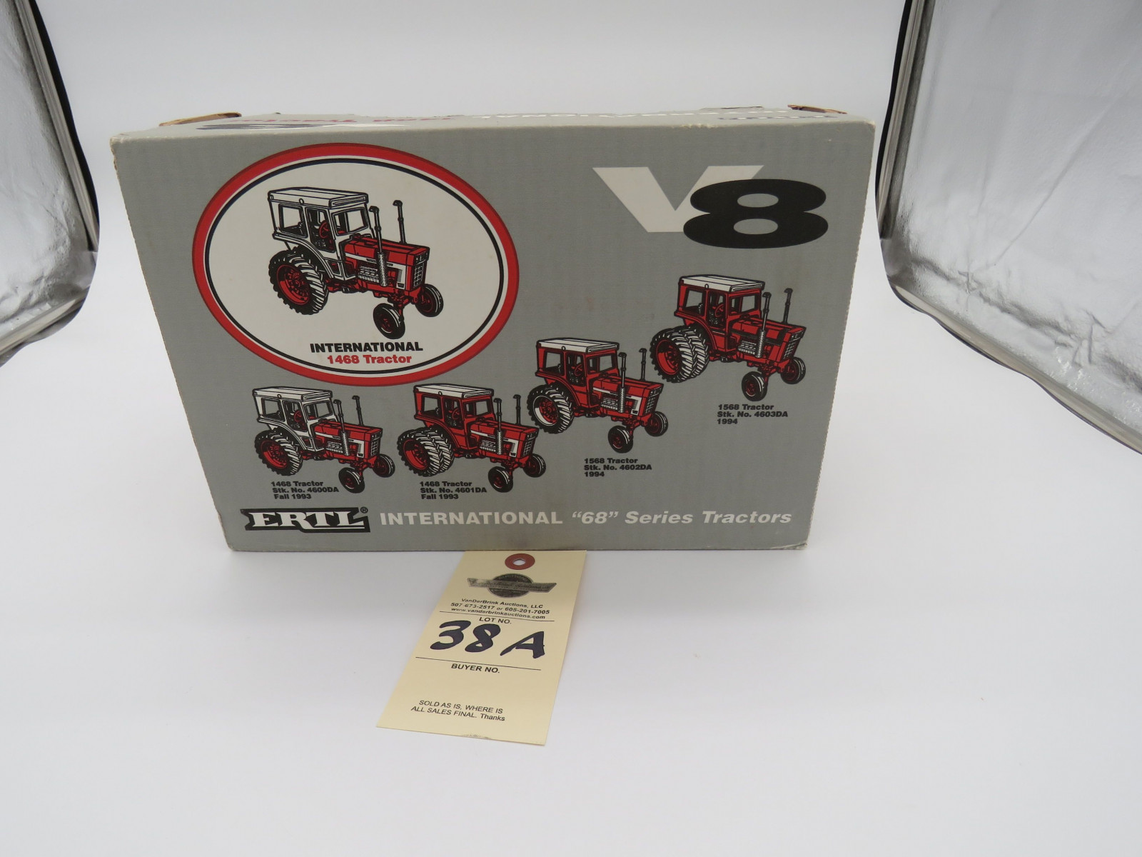 IH 1468 TRACTOR V8 1/16 SCALE ERTL  DIECAST 1993 - Image 4