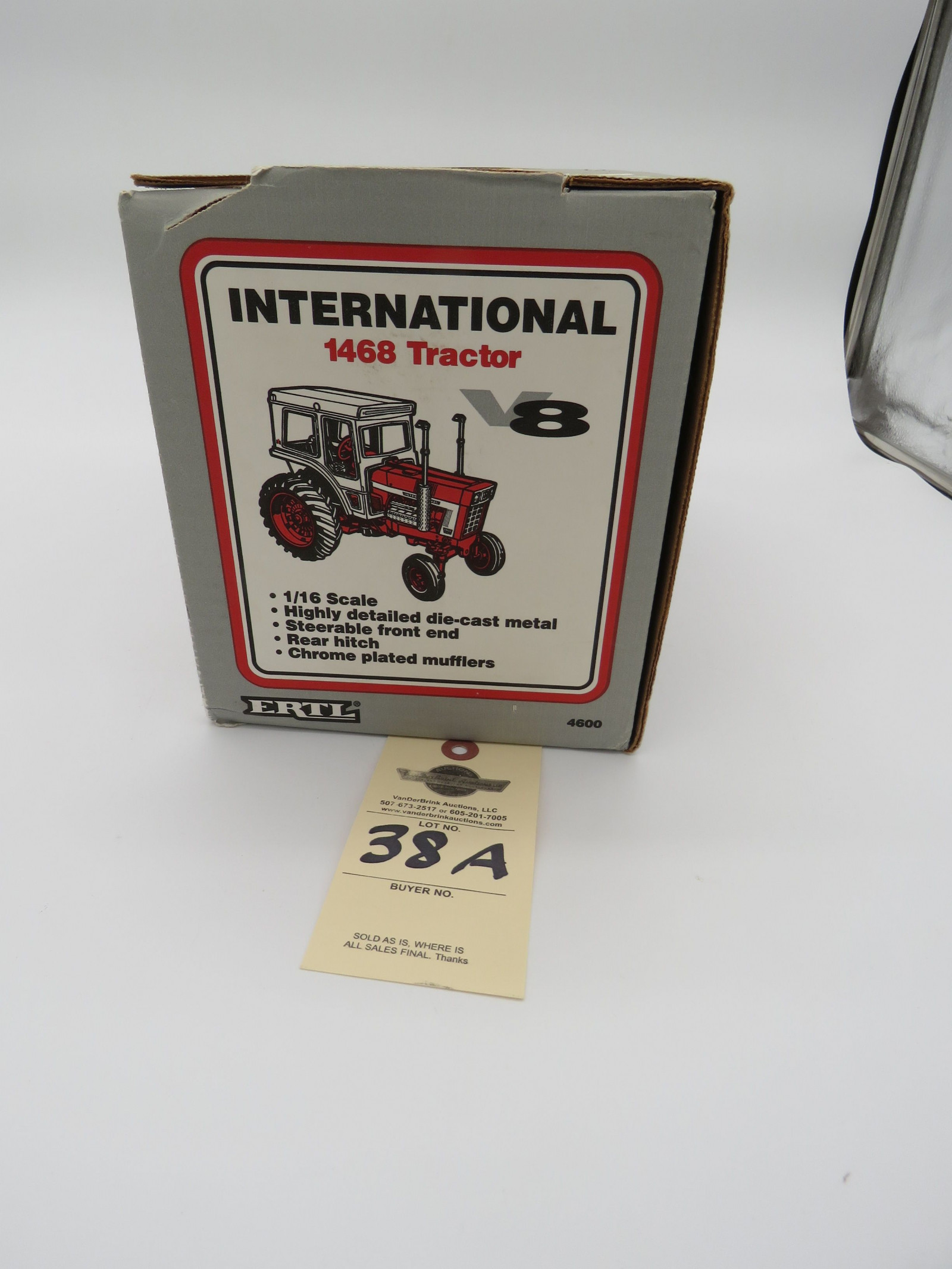 IH 1468 TRACTOR V8 1/16 SCALE ERTL  DIECAST 1993 - Image 5