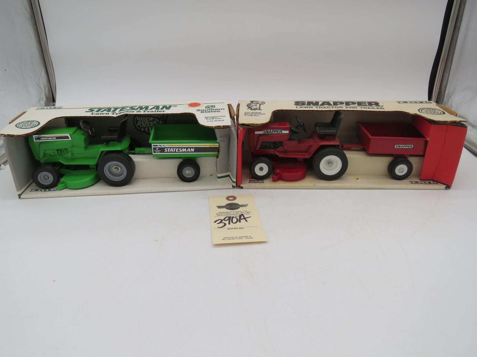 Ertl Pair of 1/12th Scale Statesman lawn Tractor and Snapper lawn Tractor and Wagon NIB - Image 1
