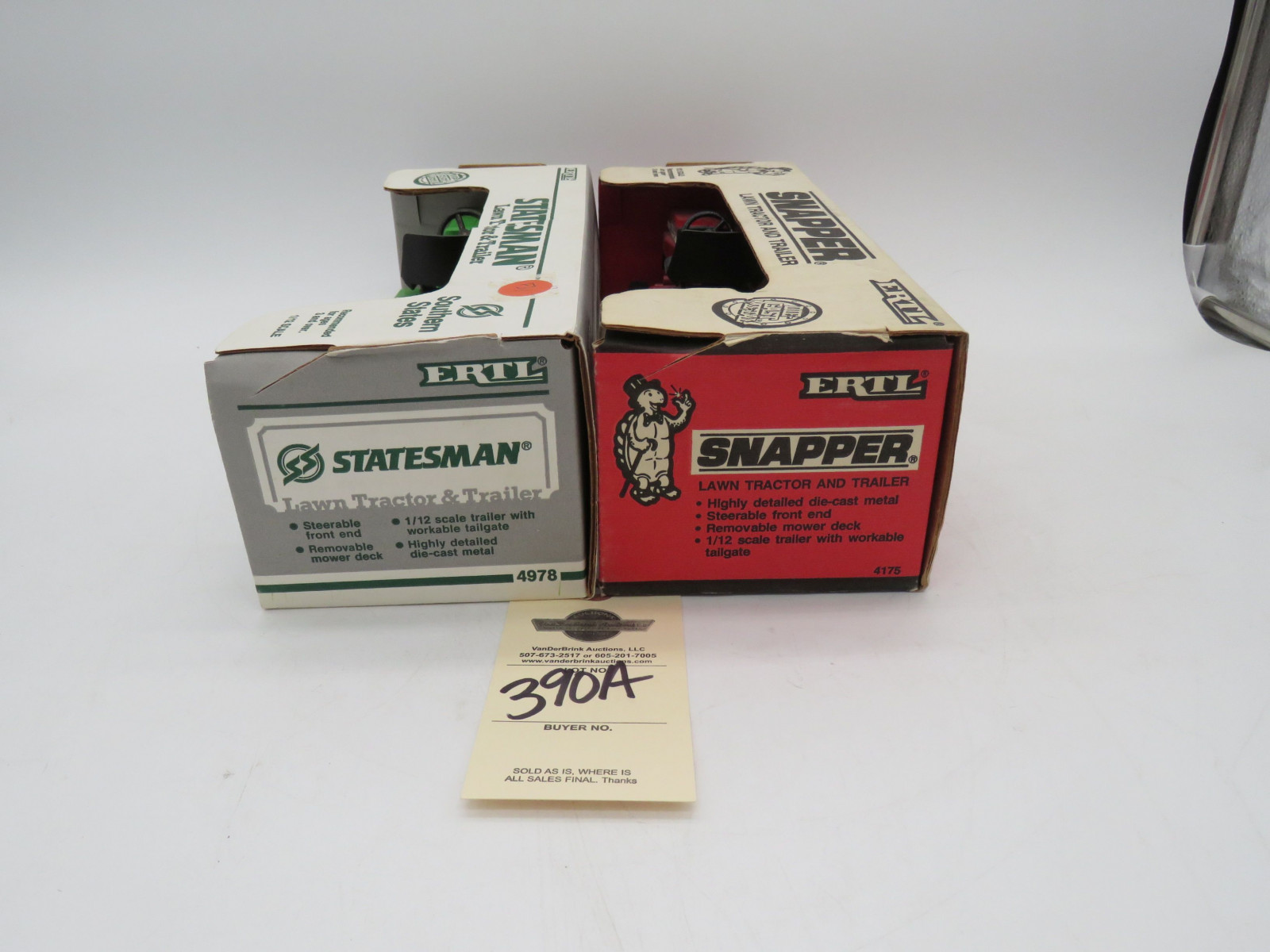 Ertl Pair of 1/12th Scale Statesman lawn Tractor and Snapper lawn Tractor and Wagon NIB - Image 3