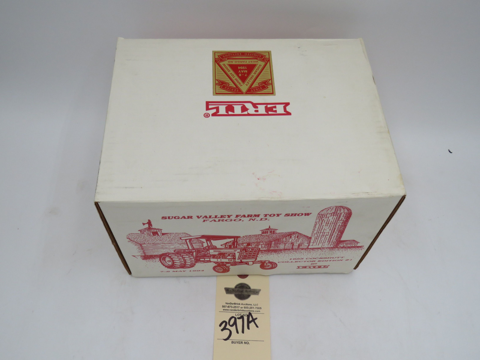 Ertl Sugar Valley Farm toy Show Fargo, ND 1994 Collector's Edition #1 1655 Cockshutt Tractor NIB, 1/16th Scale - Image 2