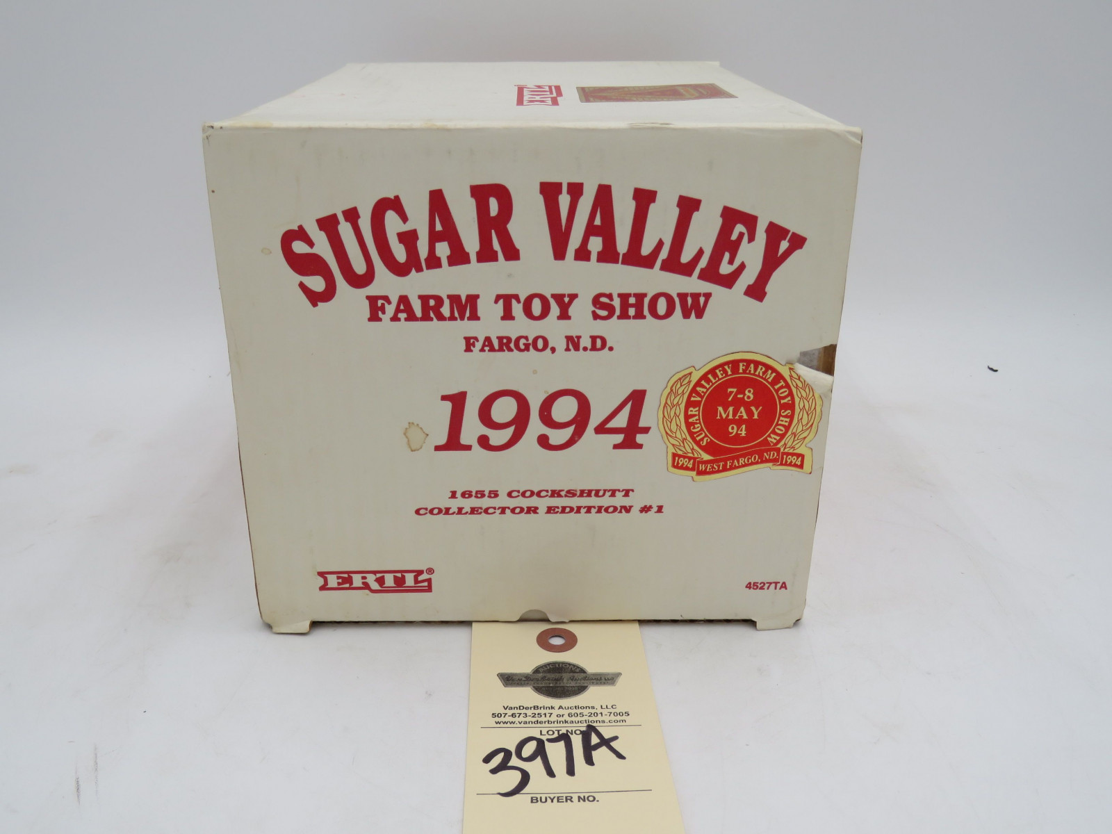 Ertl Sugar Valley Farm toy Show Fargo, ND 1994 Collector's Edition #1 1655 Cockshutt Tractor NIB, 1/16th Scale - Image 3
