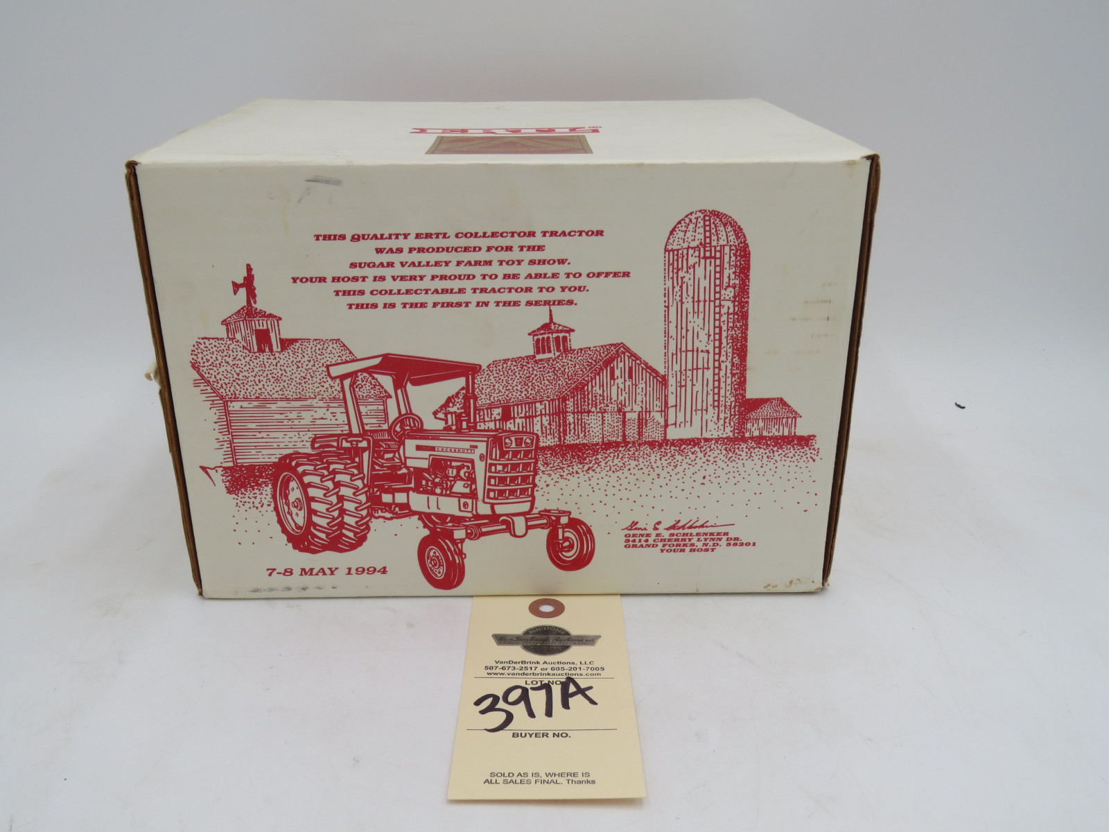 Ertl Sugar Valley Farm toy Show Fargo, ND 1994 Collector's Edition #1 1655 Cockshutt Tractor NIB, 1/16th Scale - Image 4