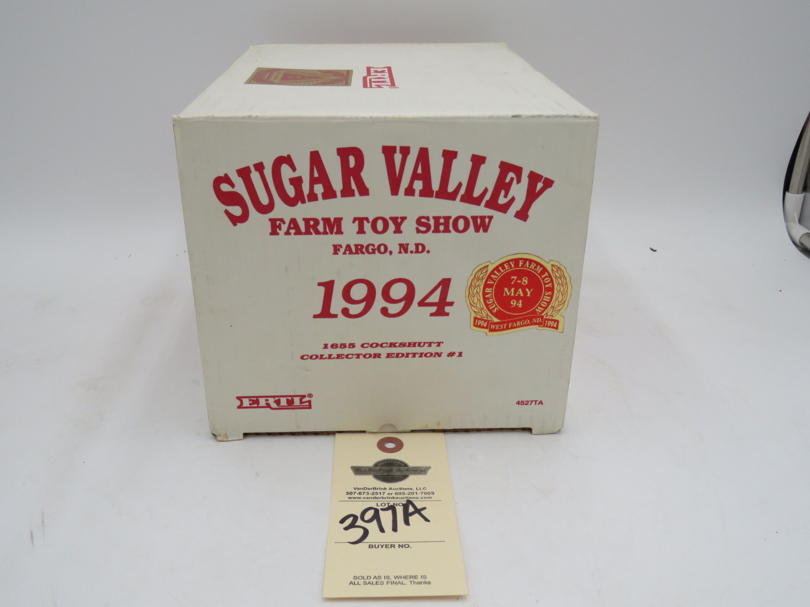 Ertl Sugar Valley Farm toy Show Fargo, ND 1994 Collector's Edition #1 1655 Cockshutt Tractor NIB, 1/16th Scale - Image 6