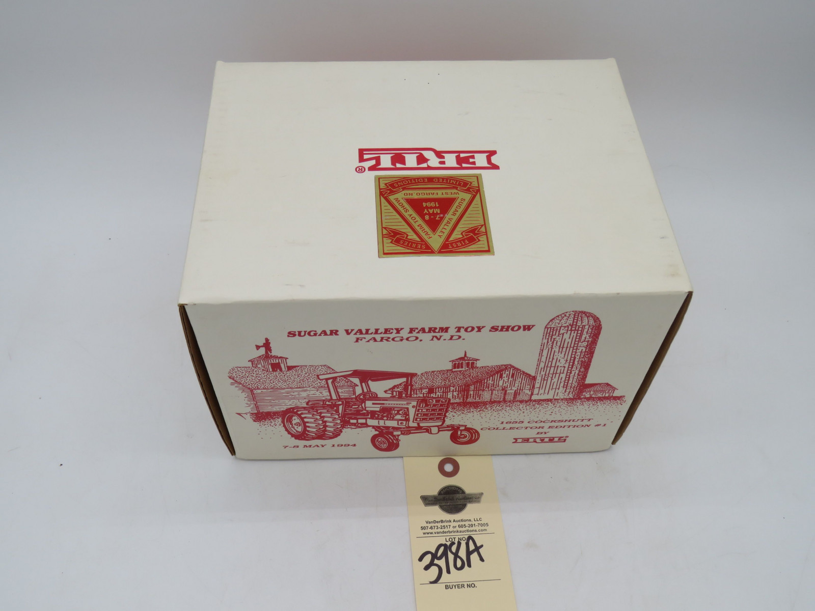 Ertl Sugar Valley Farm toy Show Fargo, ND 1994 Collector's Edition #1 1655 Cockshutt Tractor NIB, 1/16th Scale - Image 2