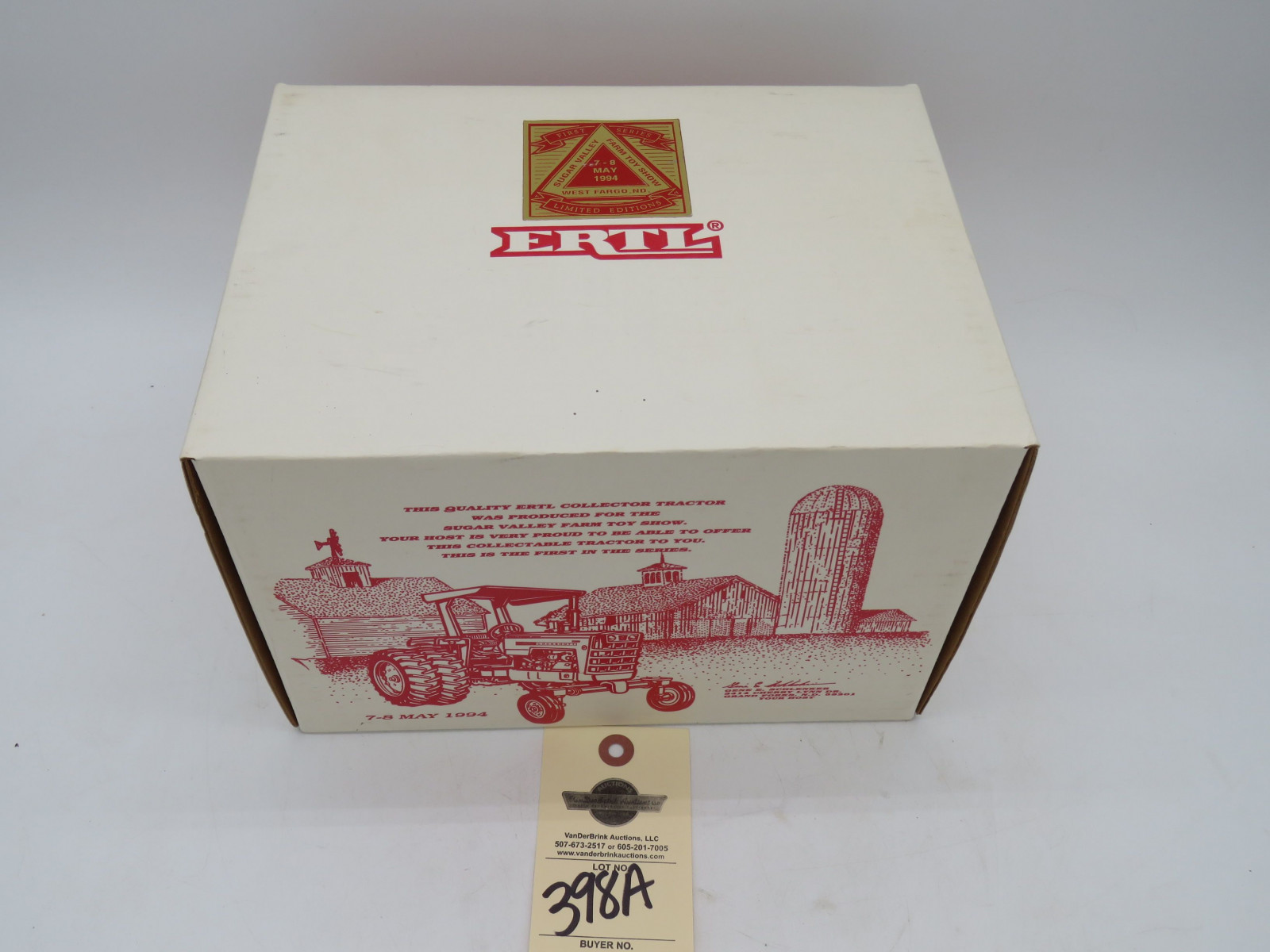 Ertl Sugar Valley Farm toy Show Fargo, ND 1994 Collector's Edition #1 1655 Cockshutt Tractor NIB, 1/16th Scale - Image 5