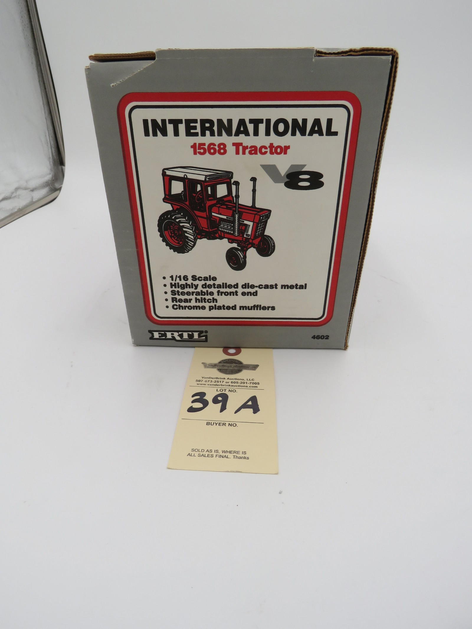 IH 1568 TRACTOR V8 DIE CAST METAL ERTL  1/16 SCALE 68