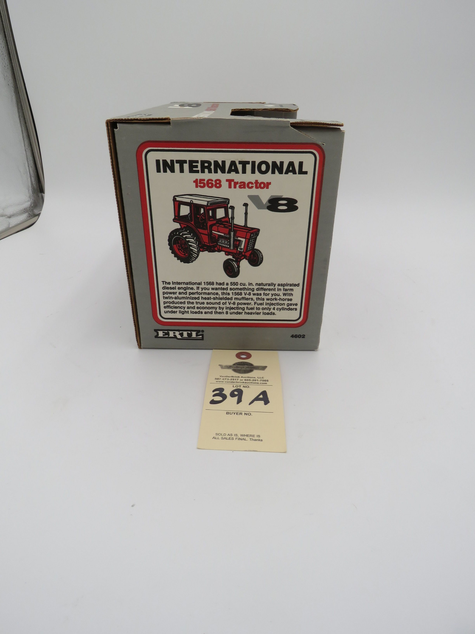 IH 1568 TRACTOR V8 DIE CAST METAL ERTL  1/16 SCALE 68