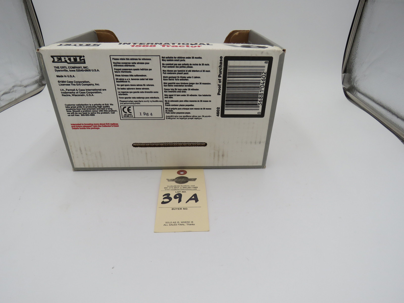 IH 1568 TRACTOR V8 DIE CAST METAL ERTL  1/16 SCALE 68