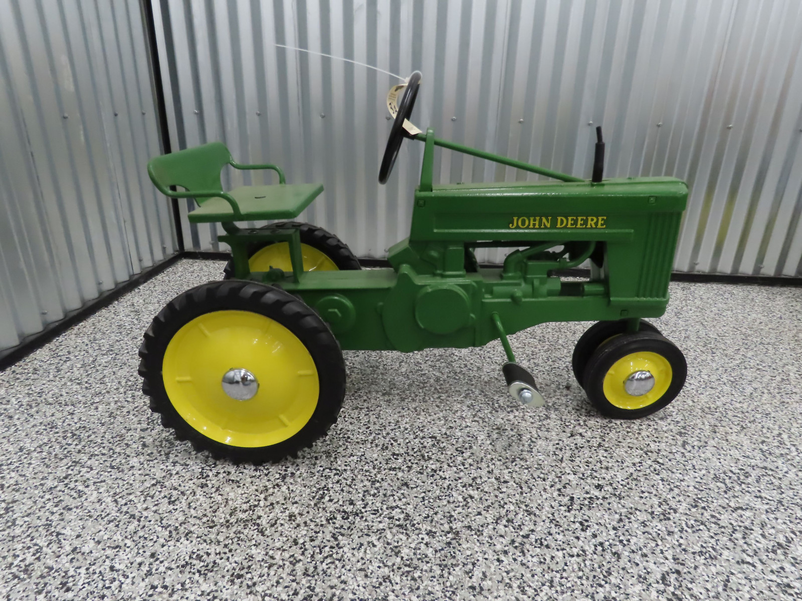John Deere Pedal Tractor Cast Iron and Chain Drive Open engine - Image 10
