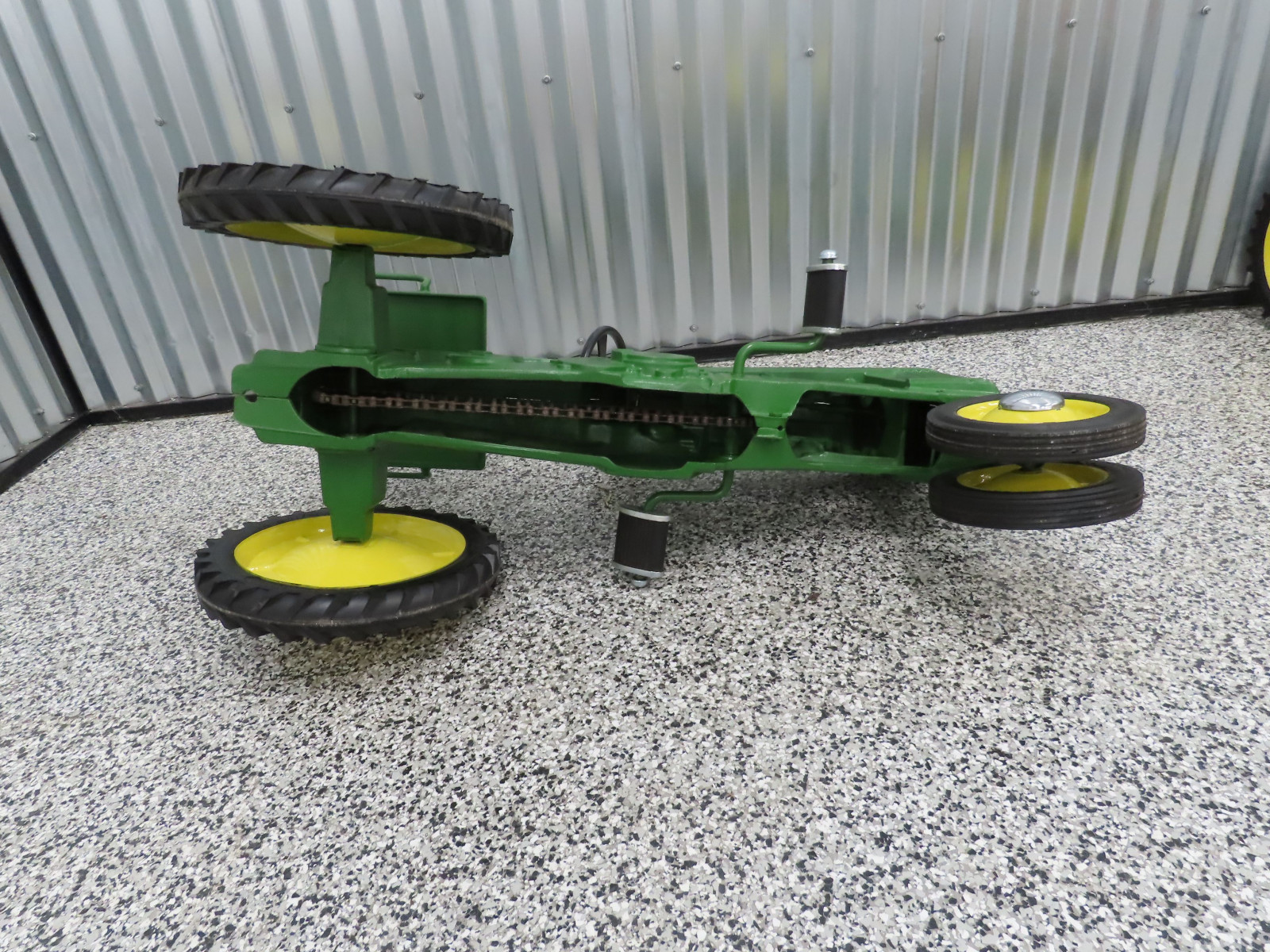John Deere Pedal Tractor Cast Iron and Chain Drive Open engine - Image 13
