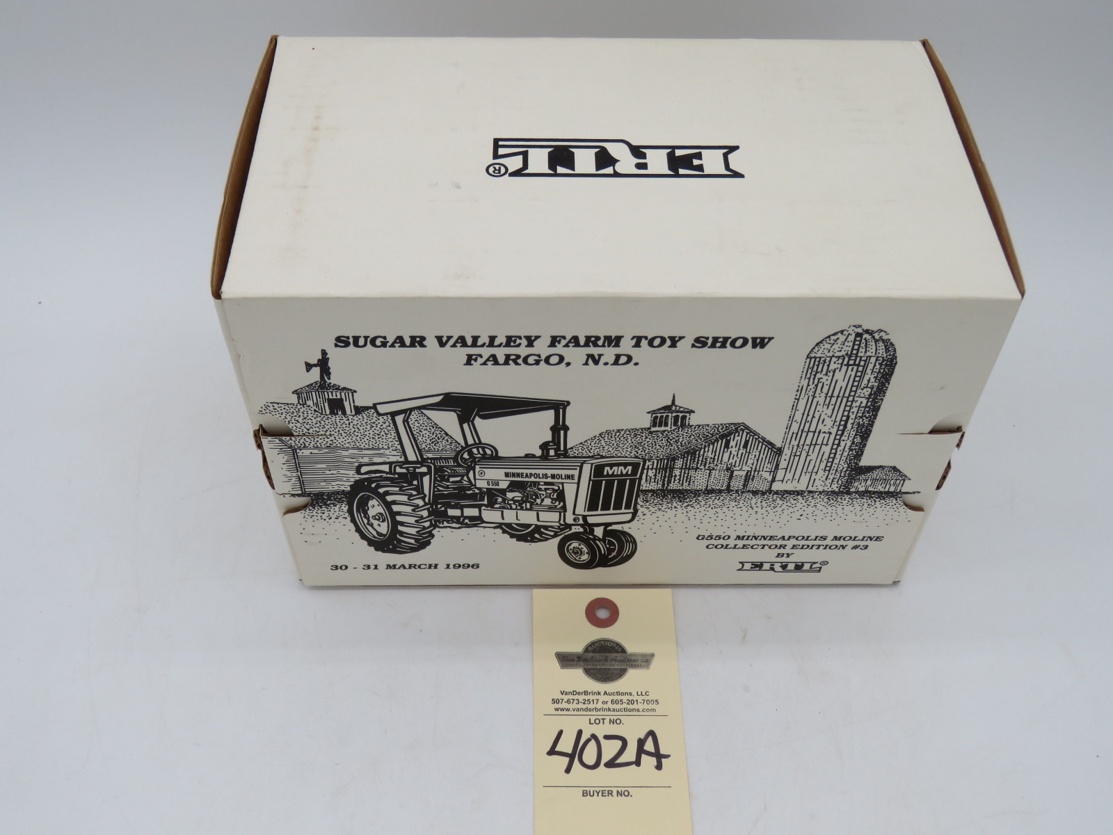 1996 Ertl Sugar Valley Farm Toy Show Fargo, ND G550 Minneapolis Moline Collector's Edition #3 NIB, 1/16th Scale - Image 2