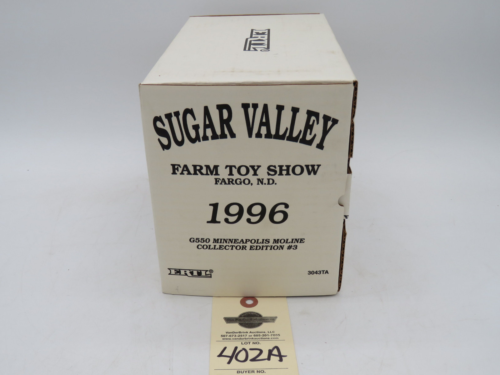 1996 Ertl Sugar Valley Farm Toy Show Fargo, ND G550 Minneapolis Moline Collector's Edition #3 NIB, 1/16th Scale - Image 5