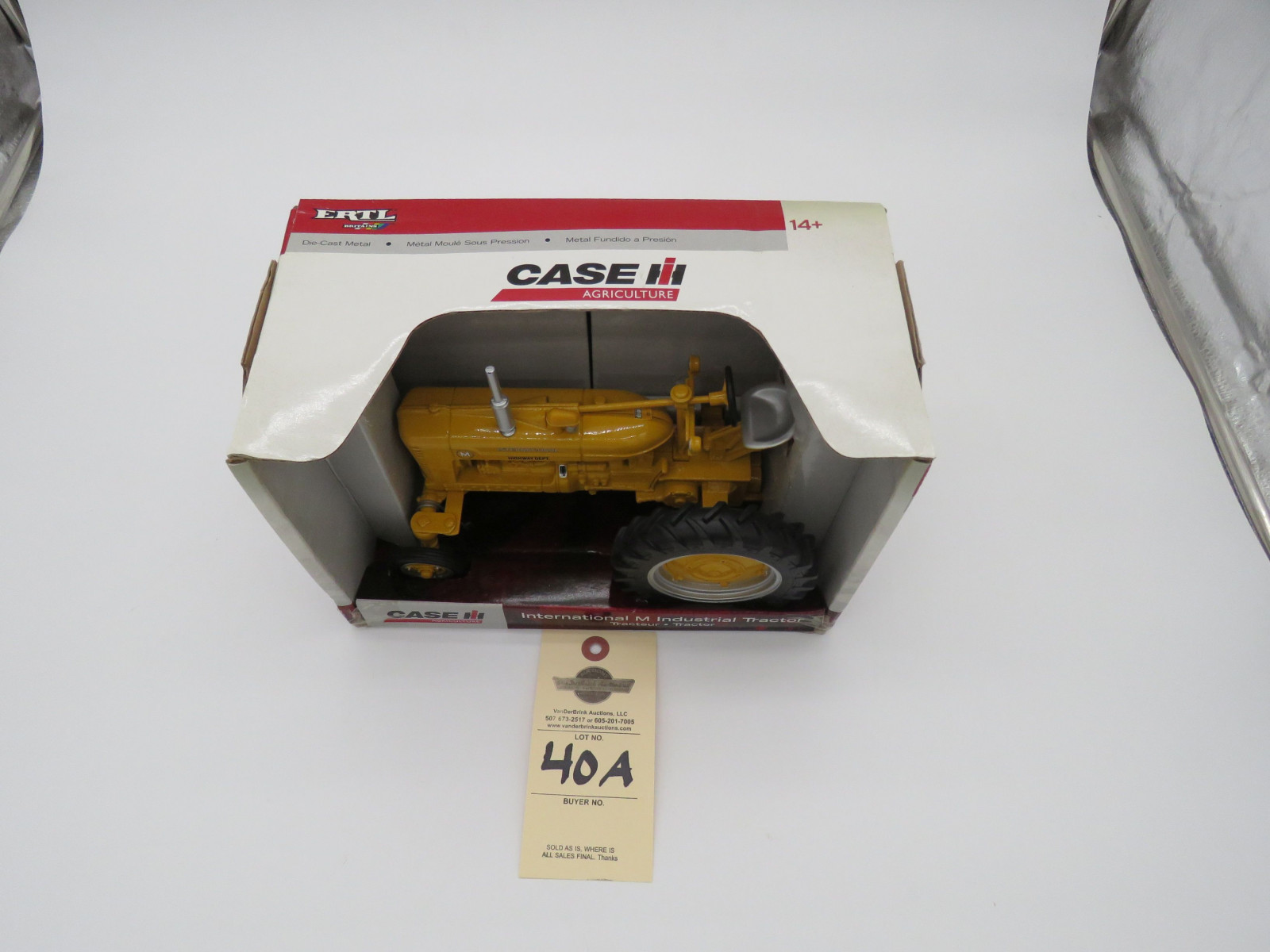 ERTL IH M INDUSTRIAL TRACTOR DIE-CAST METAL 1/16 SCALE 2008 - Image 2