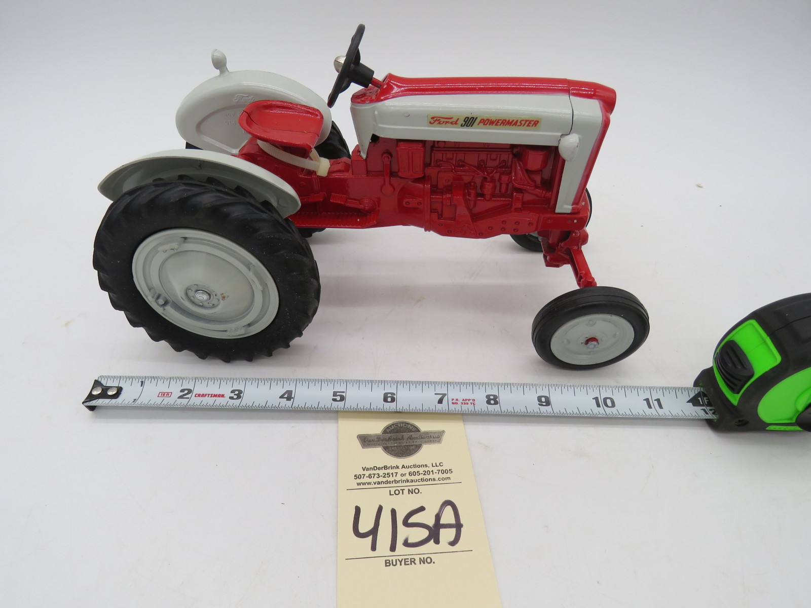 Ertl 1/16th Scale Die-Cast Ford 901 PowerMaster with ID Tag November 1986, 9th  Toy Show Tractor No Box - Image 1