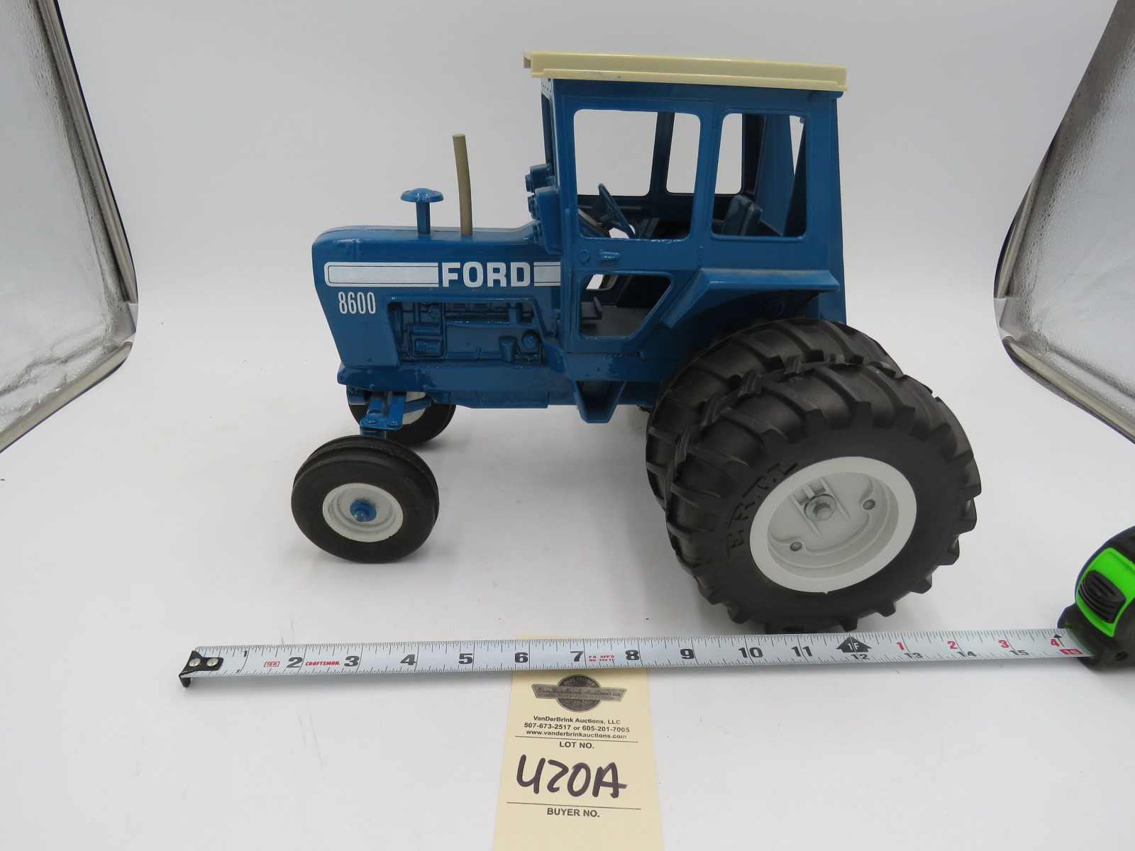 Ertl Ford Die-Cast 8600 Tractor New and No Box - Image 1