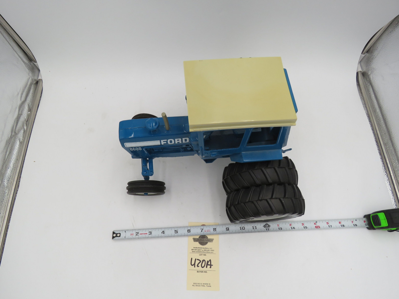 Ertl Ford Die-Cast 8600 Tractor New and No Box - Image 2