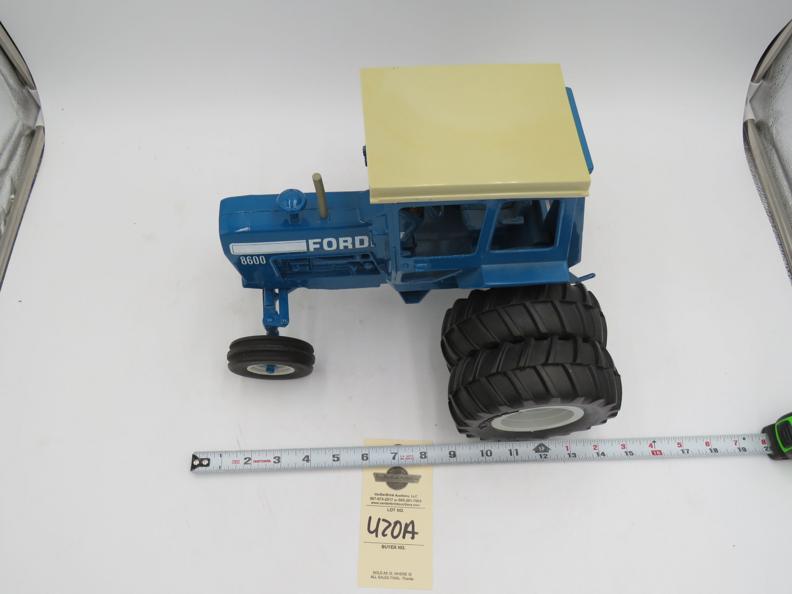 Ertl Ford Die-Cast 8600 Tractor New and No Box - Image 3