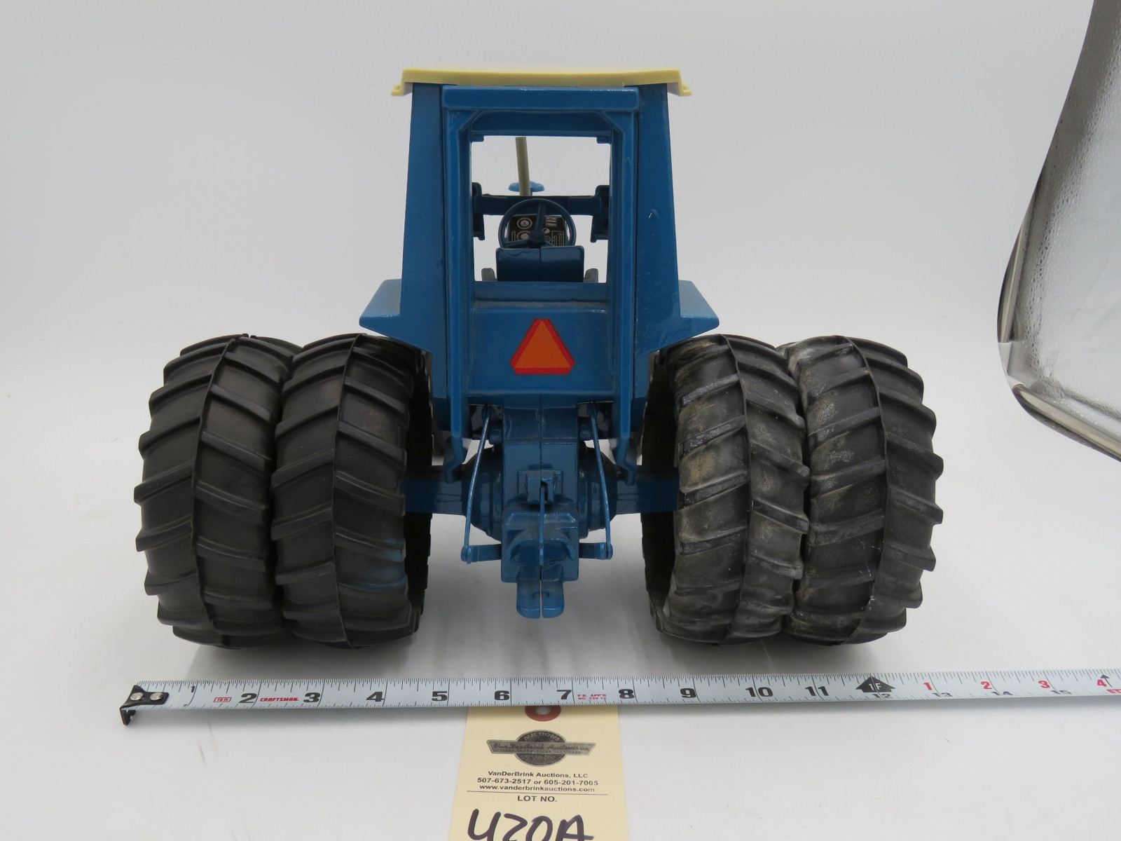 Ertl Ford Die-Cast 8600 Tractor New and No Box - Image 4