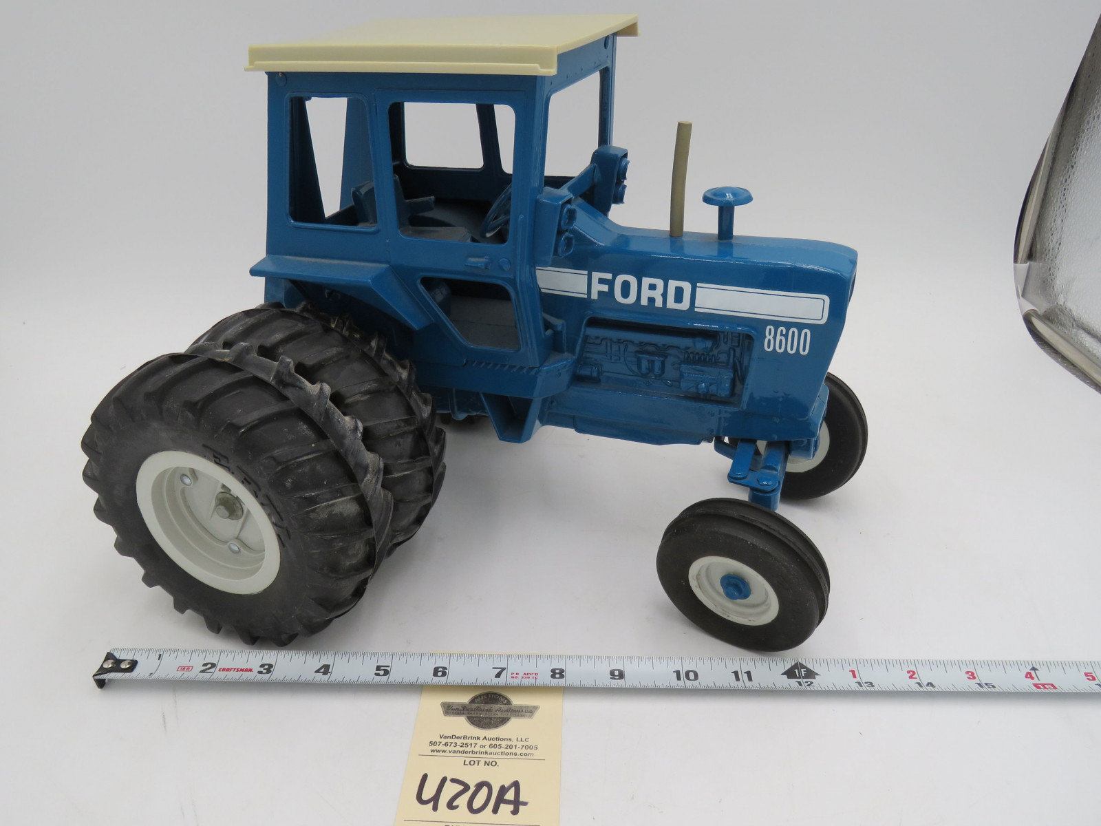Ertl Ford Die-Cast 8600 Tractor New and No Box - Image 5