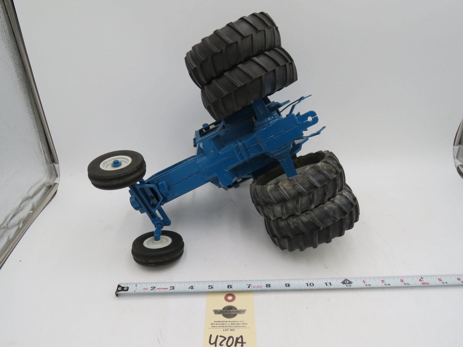 Ertl Ford Die-Cast 8600 Tractor New and No Box - Image 7