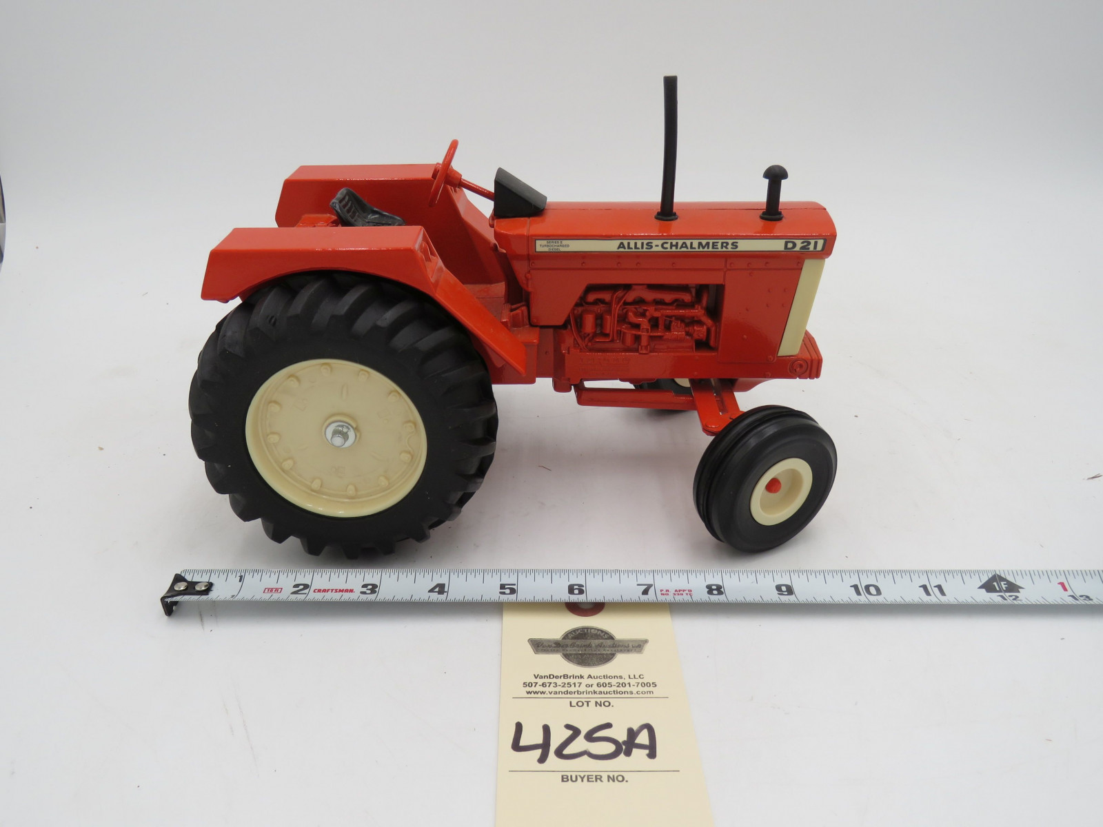 Ertl Allis Chalmers D21 New and no Box 1/16th Scale Die Cast tractor - Image 1