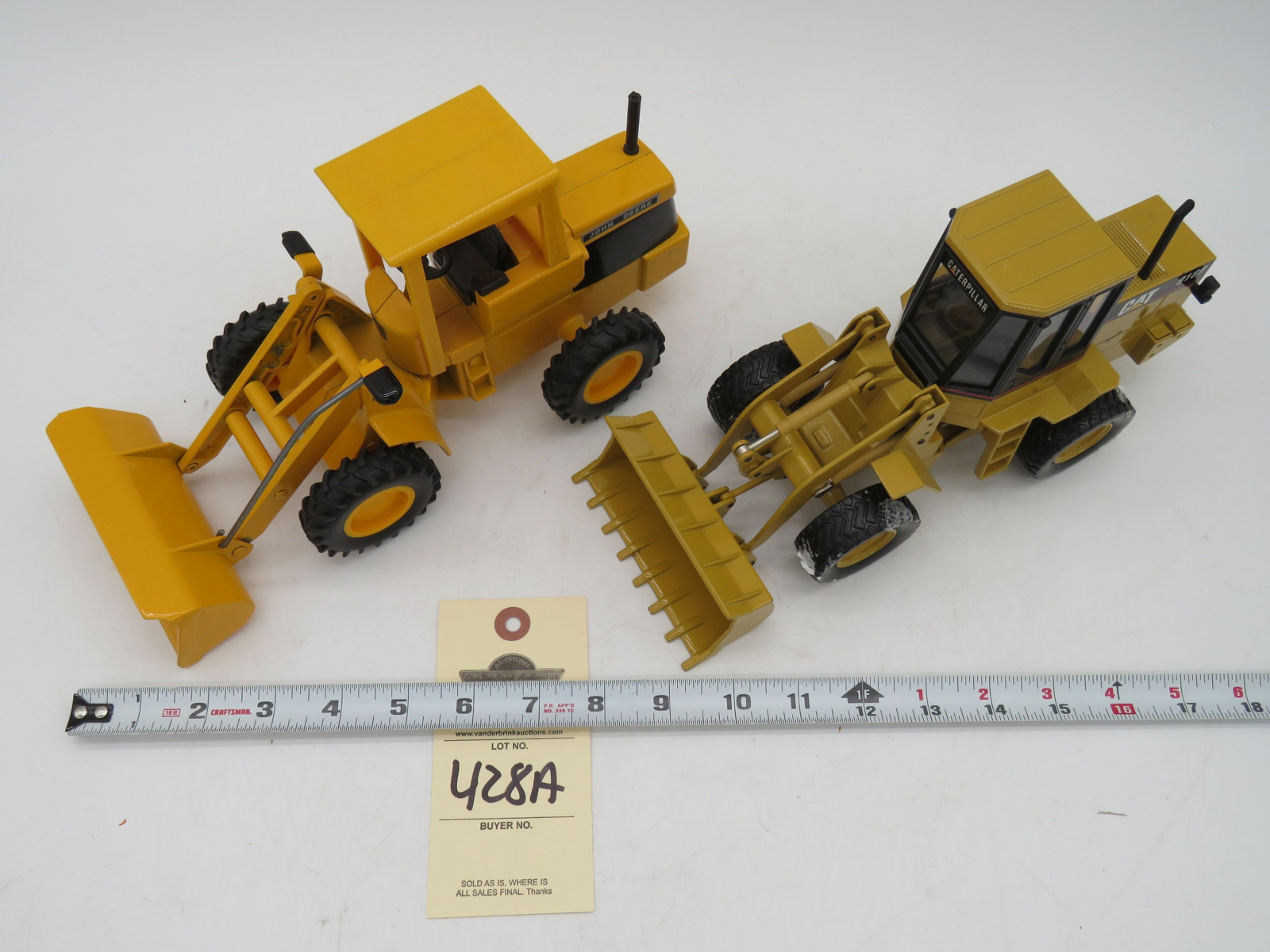 Ertl Die Cast 1/25th Scale Caterpillar 918F and John Deere Loader No Box - Image 2