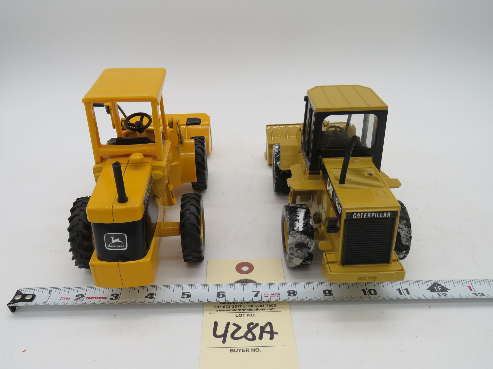 Ertl Die Cast 1/25th Scale Caterpillar 918F and John Deere Loader No Box - Image 3