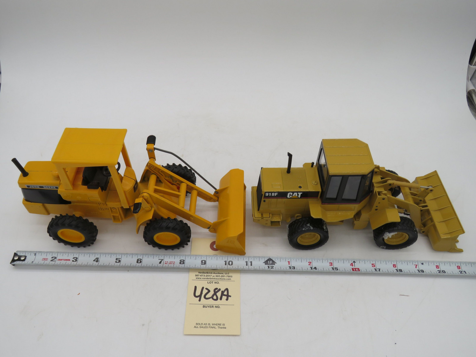 Ertl Die Cast 1/25th Scale Caterpillar 918F and John Deere Loader No Box - Image 4