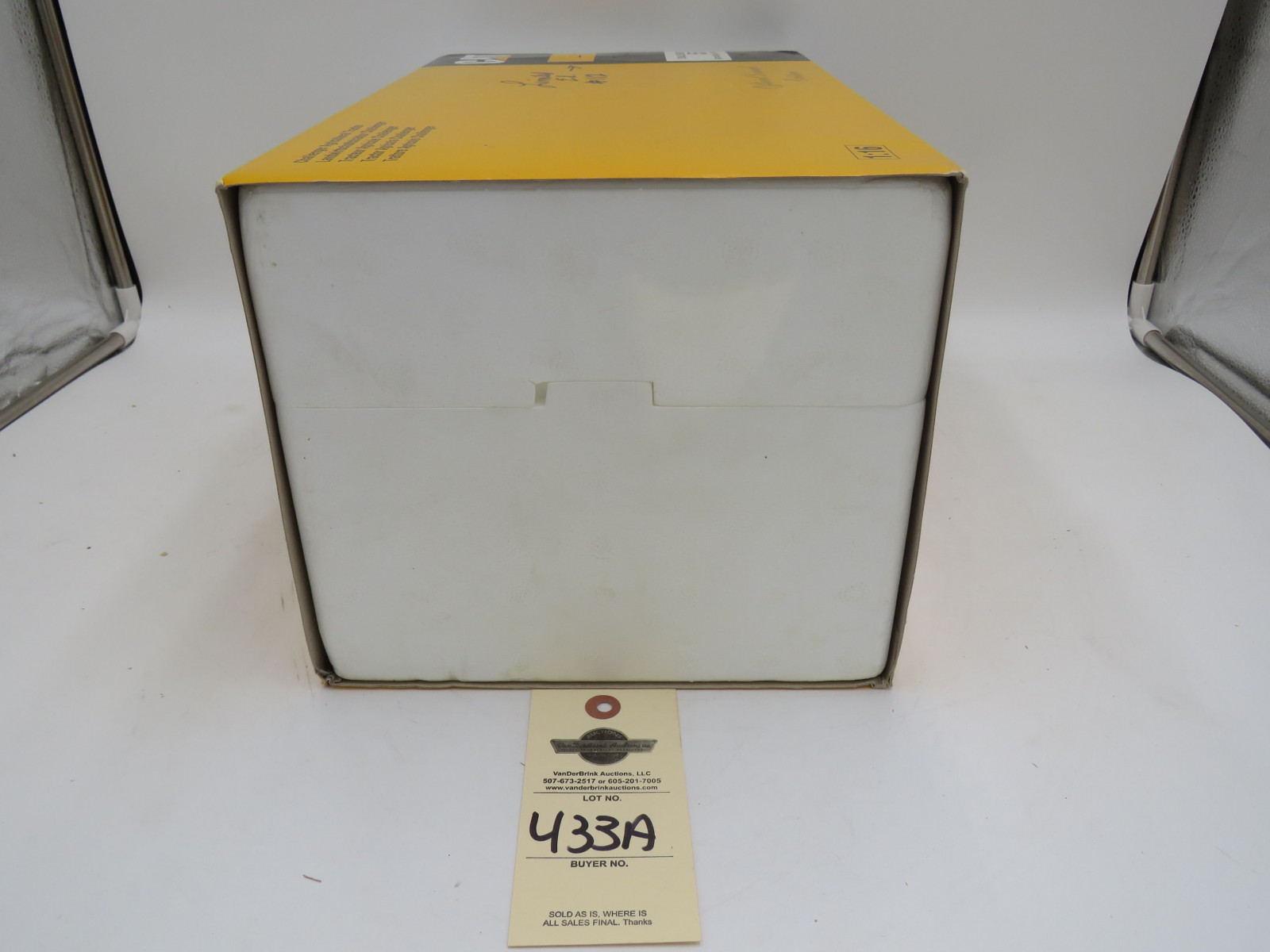 Limited Edition Norscott Group Inc. 1/16th Scale Official Launch Edition Challenger Tractor #112 NIB - Image 5