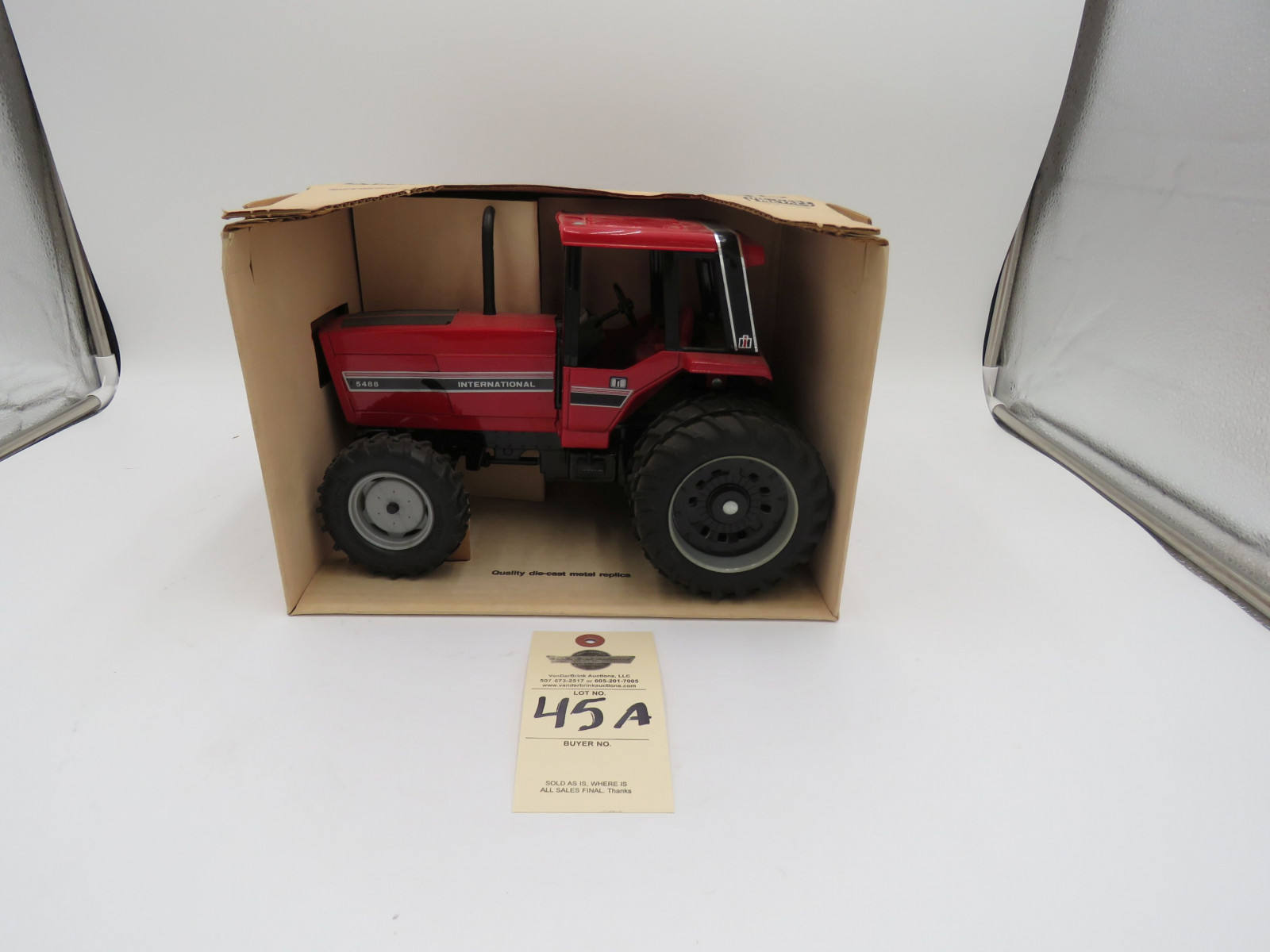 IH ERTL 5488 ALL WHEEL DRIVE ASSIST TRACTOR DIE CAST METAL REPLICA 1/16 SCALE - Image 1
