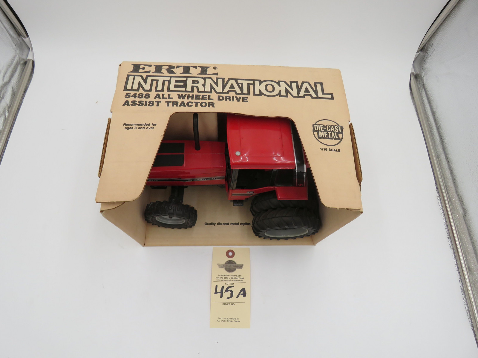 IH ERTL 5488 ALL WHEEL DRIVE ASSIST TRACTOR DIE CAST METAL REPLICA 1/16 SCALE - Image 6