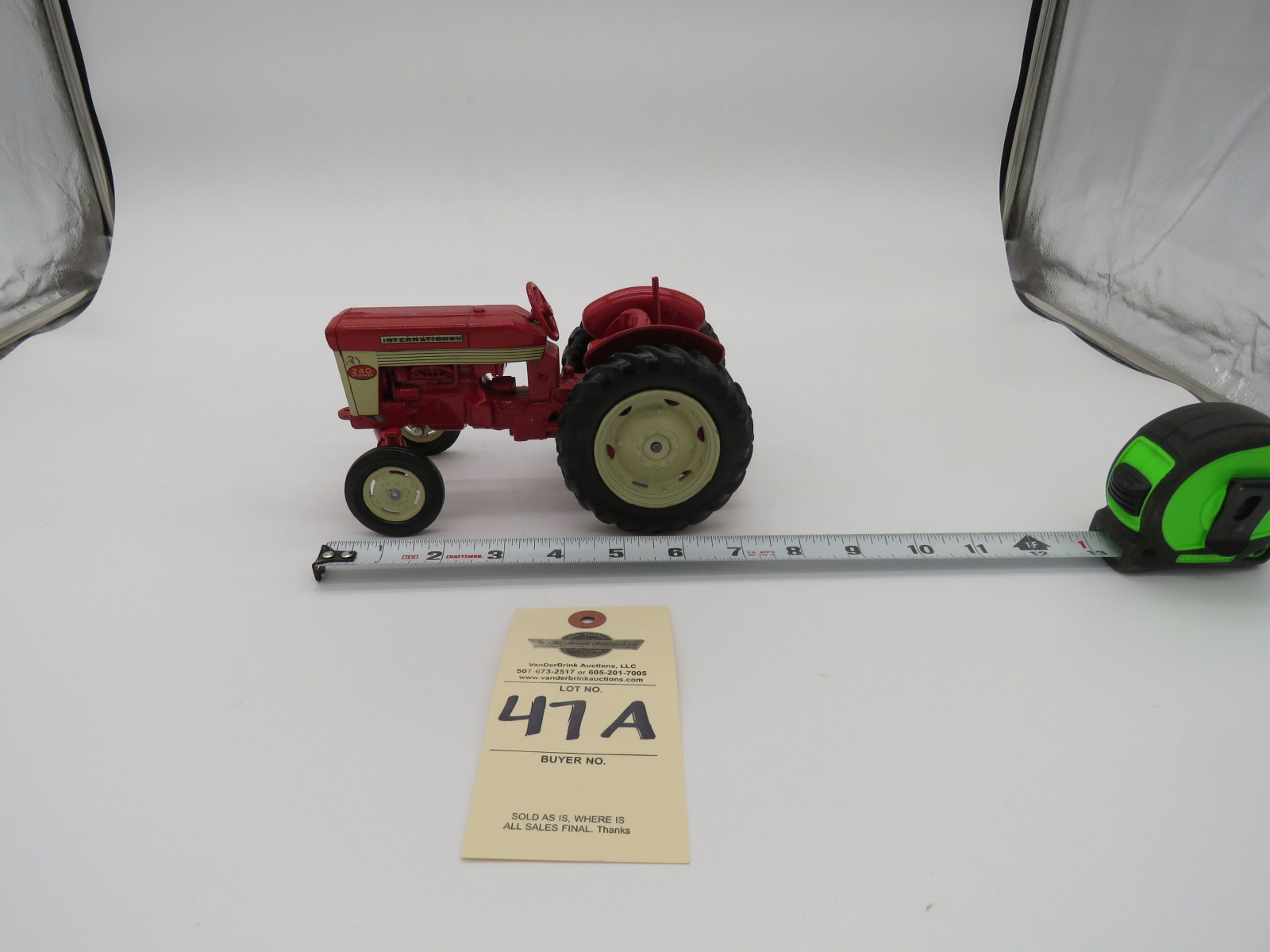 ERTL IH 240 UTILITY MADE IN USA PAINT CHIPPED RIGHT WHEEL LOOSE FRONT DRIVER SIDE PUNCH DAMAGE 1/16TH SCALE - Image 1