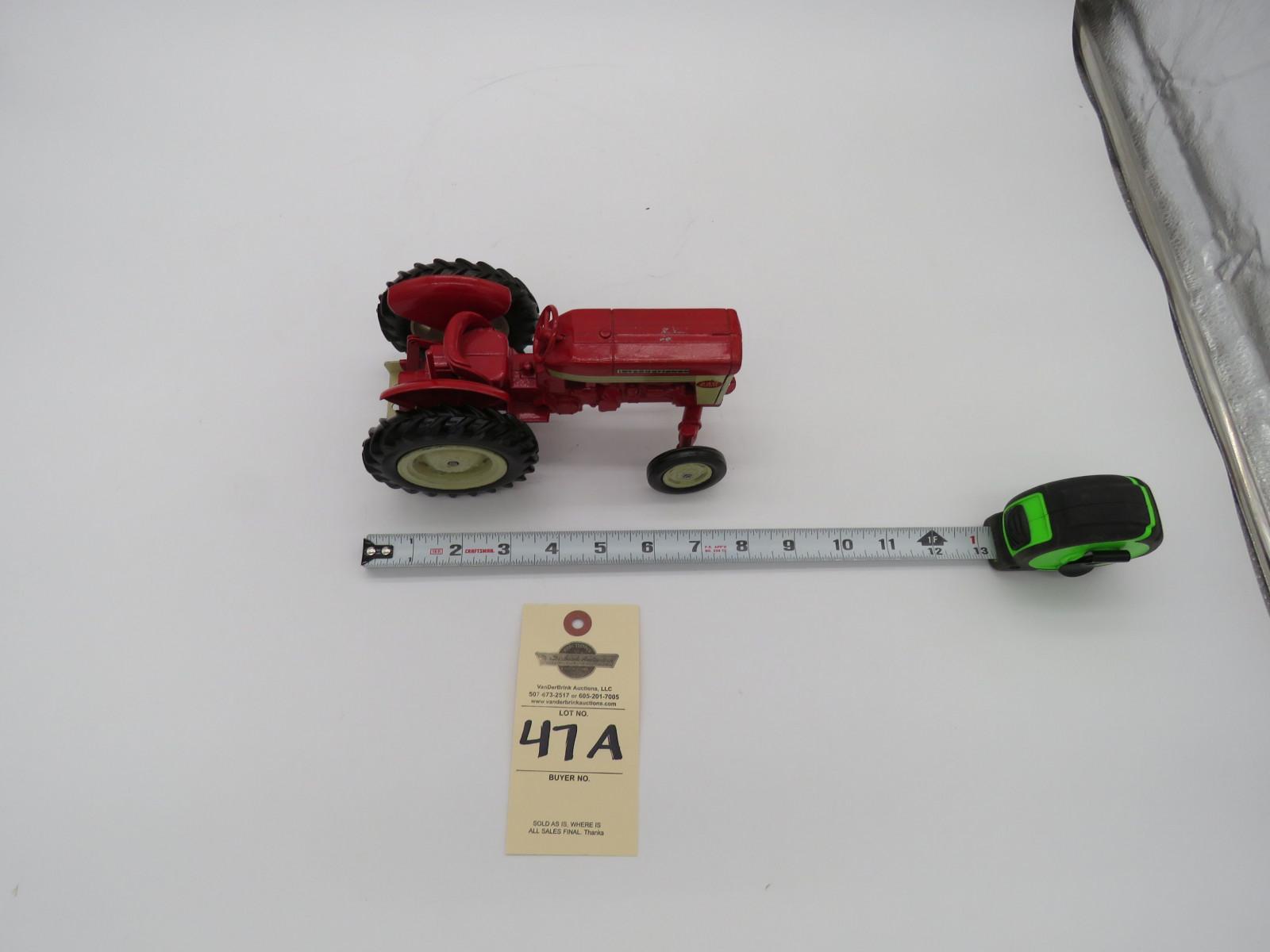 ERTL IH 240 UTILITY MADE IN USA PAINT CHIPPED RIGHT WHEEL LOOSE FRONT DRIVER SIDE PUNCH DAMAGE 1/16TH SCALE - Image 7