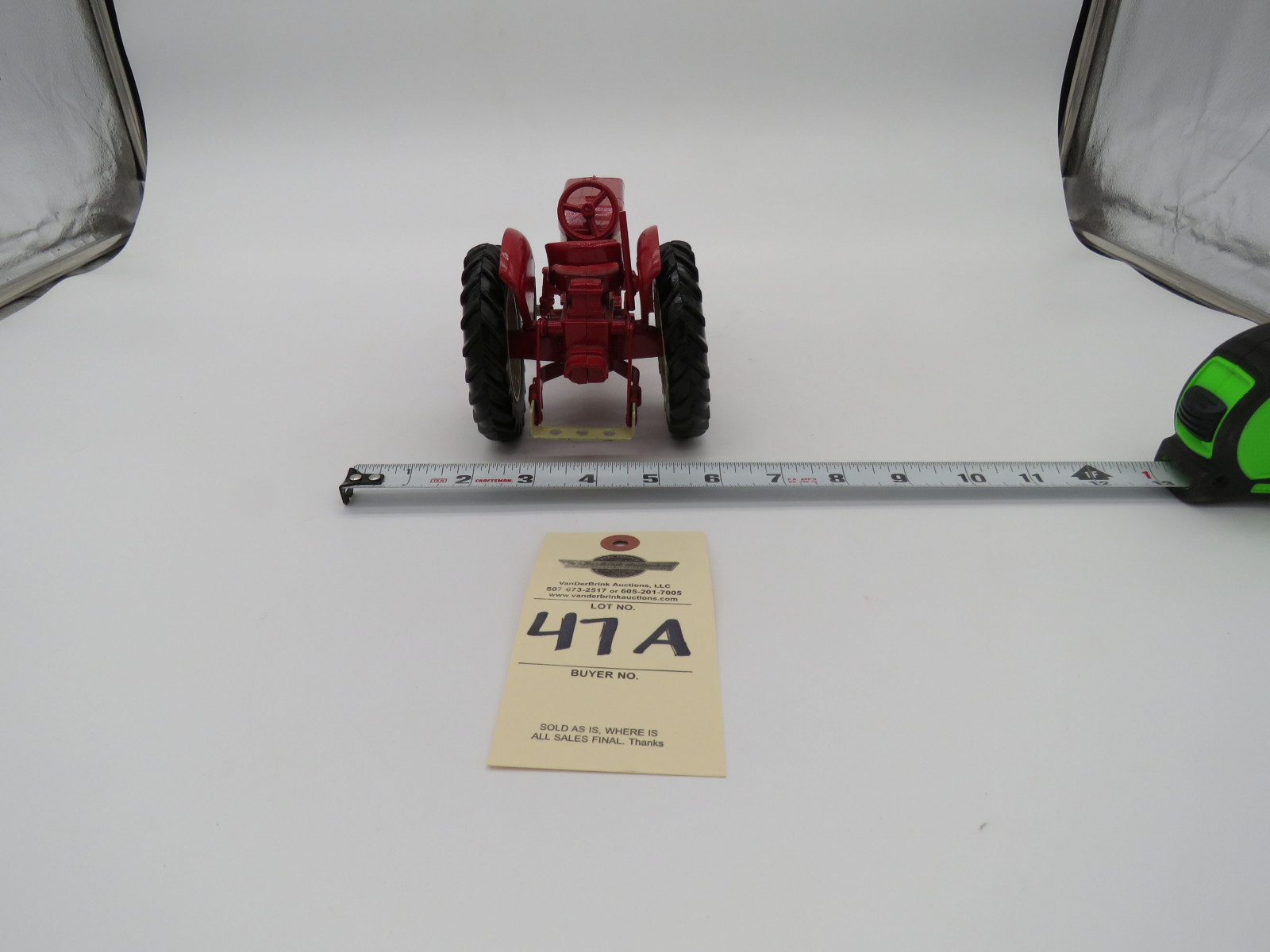 ERTL IH 240 UTILITY MADE IN USA PAINT CHIPPED RIGHT WHEEL LOOSE FRONT DRIVER SIDE PUNCH DAMAGE 1/16TH SCALE - Image 8