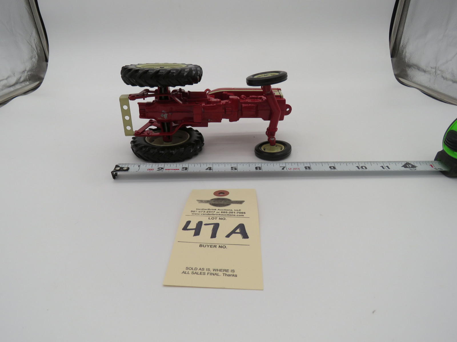 ERTL IH 240 UTILITY MADE IN USA PAINT CHIPPED RIGHT WHEEL LOOSE FRONT DRIVER SIDE PUNCH DAMAGE 1/16TH SCALE - Image 9
