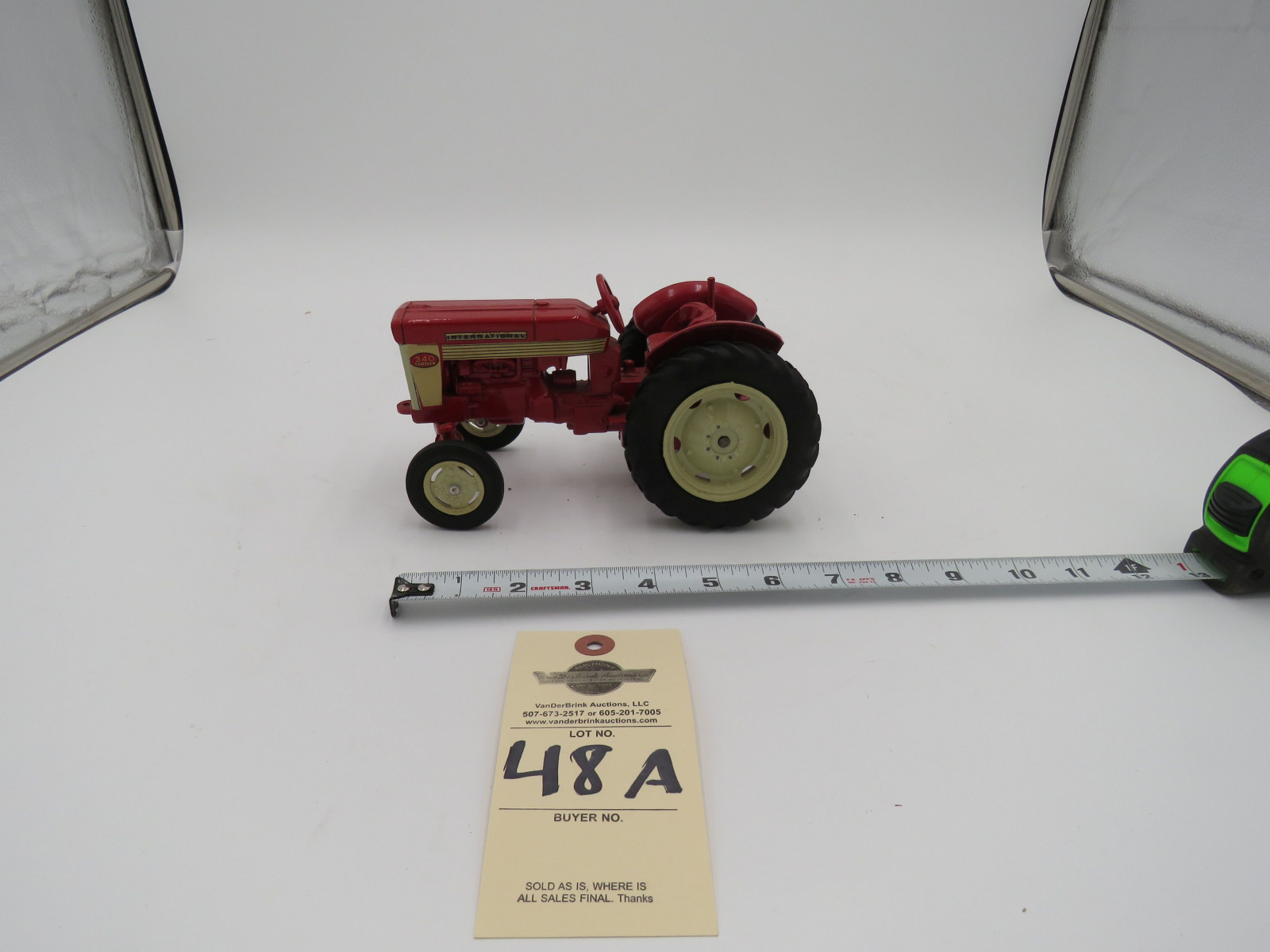 IH 340 UTILITY  METAL DIECAST 1/16TH SCALE - Image 1