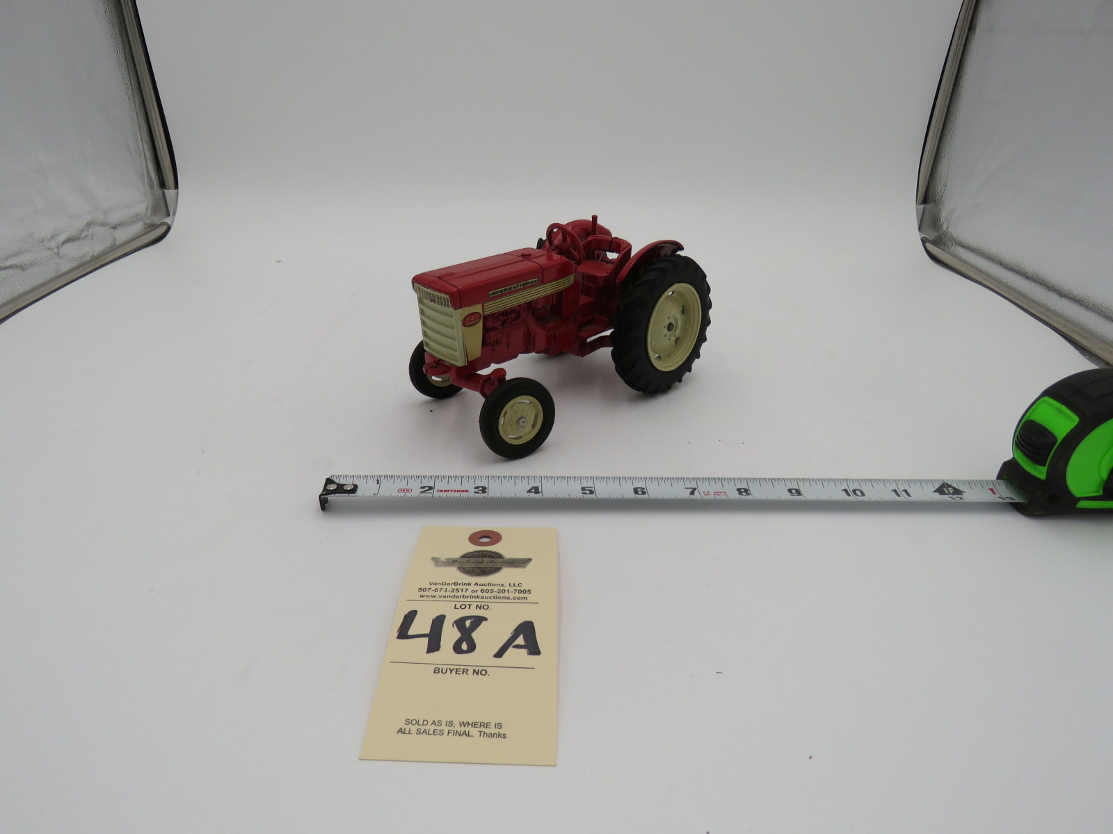 IH 340 UTILITY  METAL DIECAST 1/16TH SCALE - Image 2