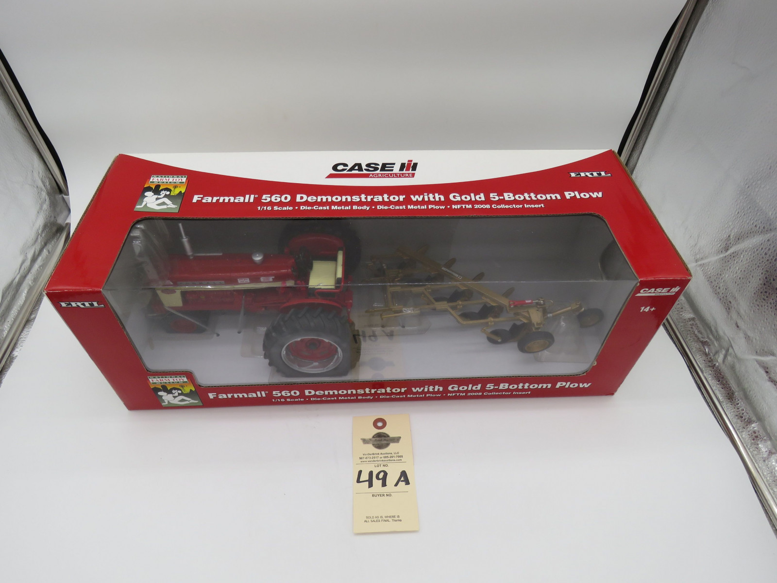 ERTL IH FARMALL 560 DEMONSTRATOR WITH GOLD 5 BOTTOM PLOW  1/16 SCALE METAL DIECAST NFTM 2008 COLLECTOR INSERT - Image 2