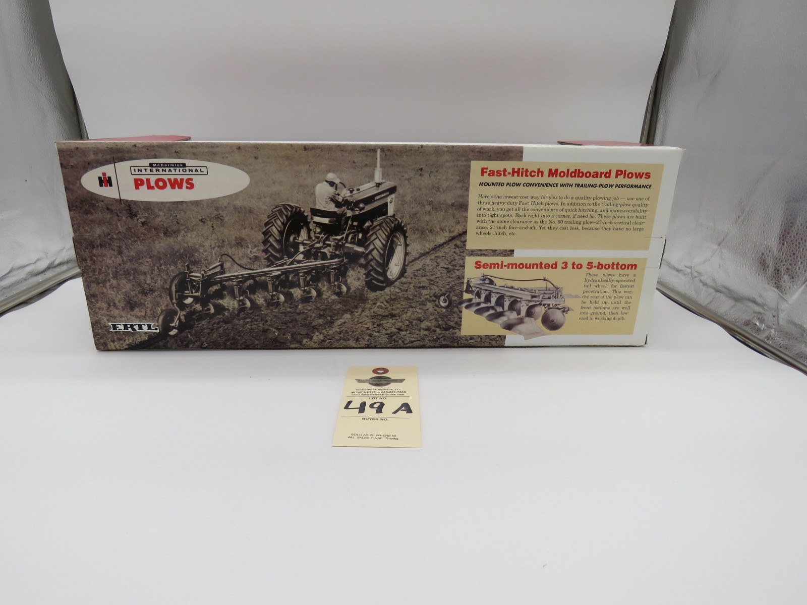 ERTL IH FARMALL 560 DEMONSTRATOR WITH GOLD 5 BOTTOM PLOW  1/16 SCALE METAL DIECAST NFTM 2008 COLLECTOR INSERT - Image 4