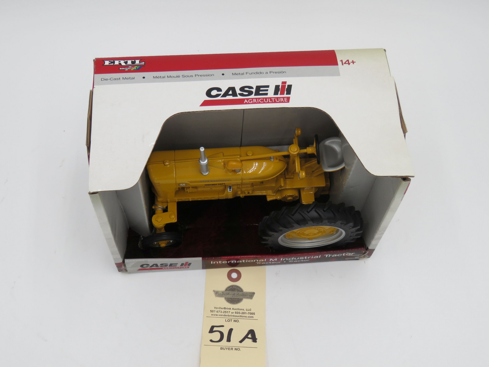 ERTL IH INTERNATIONAL M INDUSTRIAL TRACTOR DIE CAST METAL 1/16 SCALE AUTHENTIC CASE IH PRODUCT - Image 6