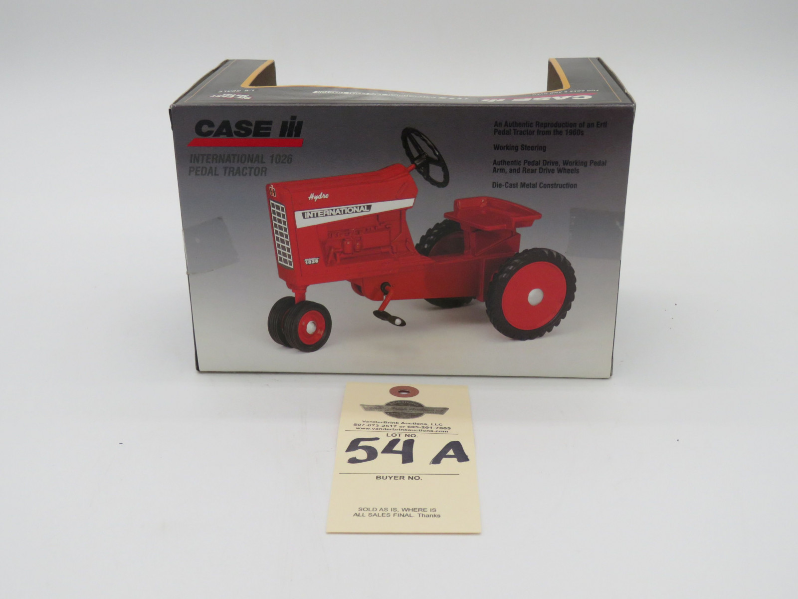 1998 ERTL CASE IH INTERNATIONAL 1026 PEDAL TRACTOR DIE CAST METAL HYDRO  AUTHENTIC REPRODUCTION OF A PEDAL TRACTOR FROM THE 1960 PEDAL DRIVE WORKING PEDAL ARM AND REAR DRIVE WHEELS - Image 4