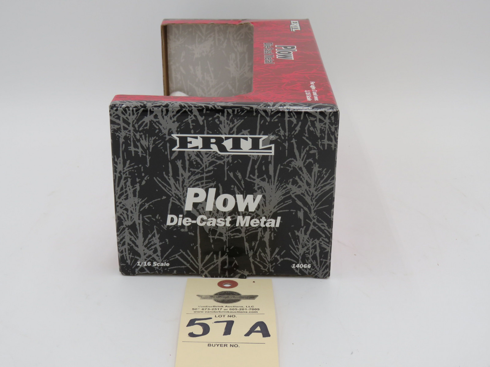 ERTL 1/16TH SCALE 2001 IH PLOW DIE CAST METAL - Image 3