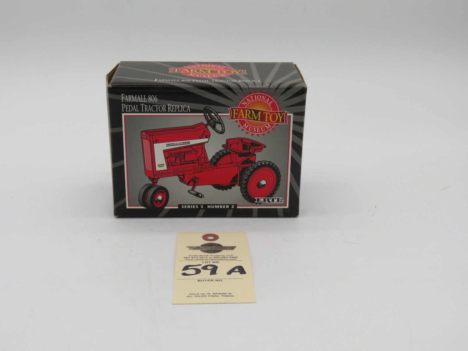 ERTL 1998 FARMALL 806 PEDAL TRACTOR REPLICA SERIES 3 NUMBER 2 NATIONAL FARM TOY MUSEUM  NIB - Image 1