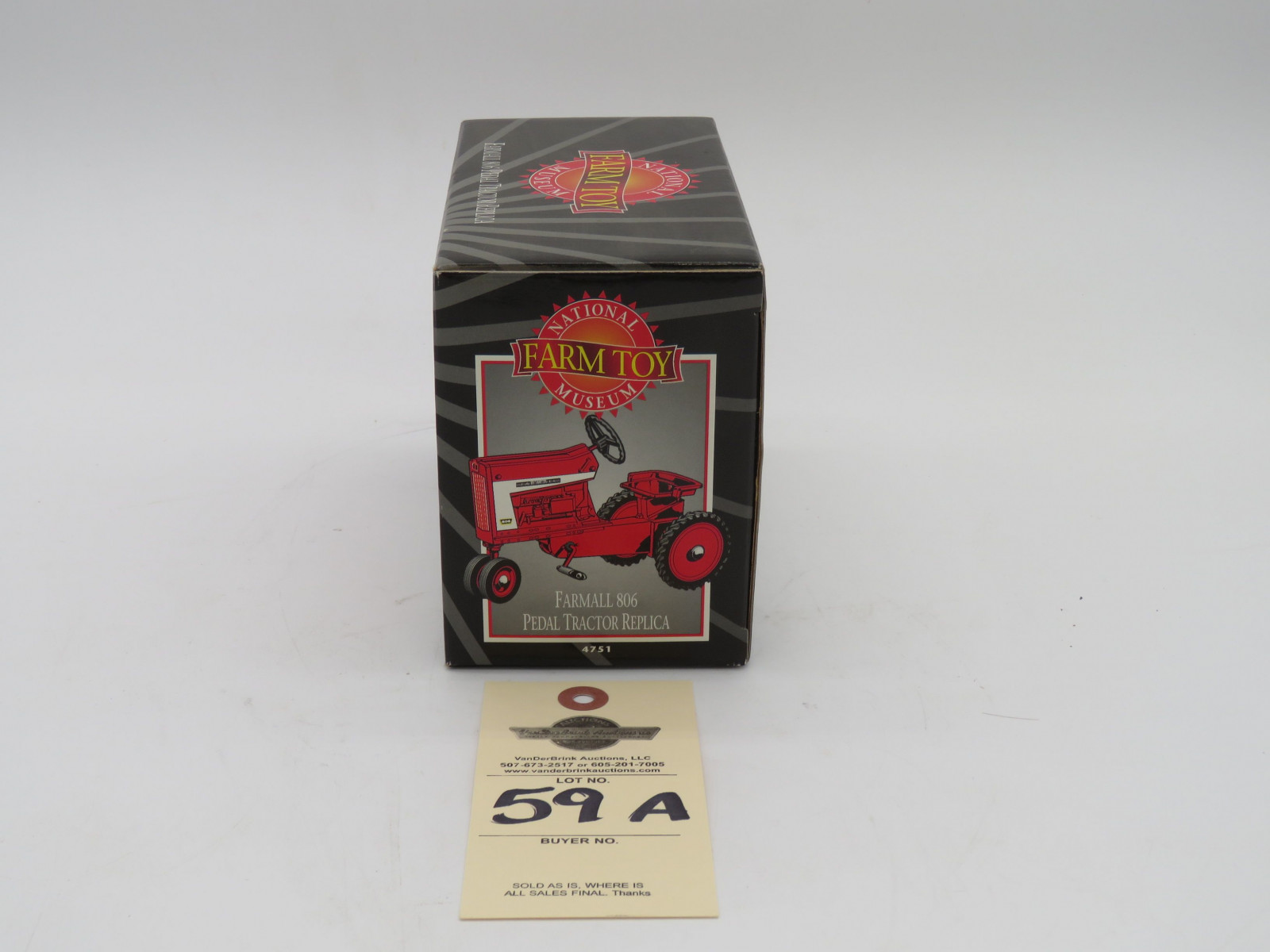 ERTL 1998 FARMALL 806 PEDAL TRACTOR REPLICA SERIES 3 NUMBER 2 NATIONAL FARM TOY MUSEUM  NIB - Image 3