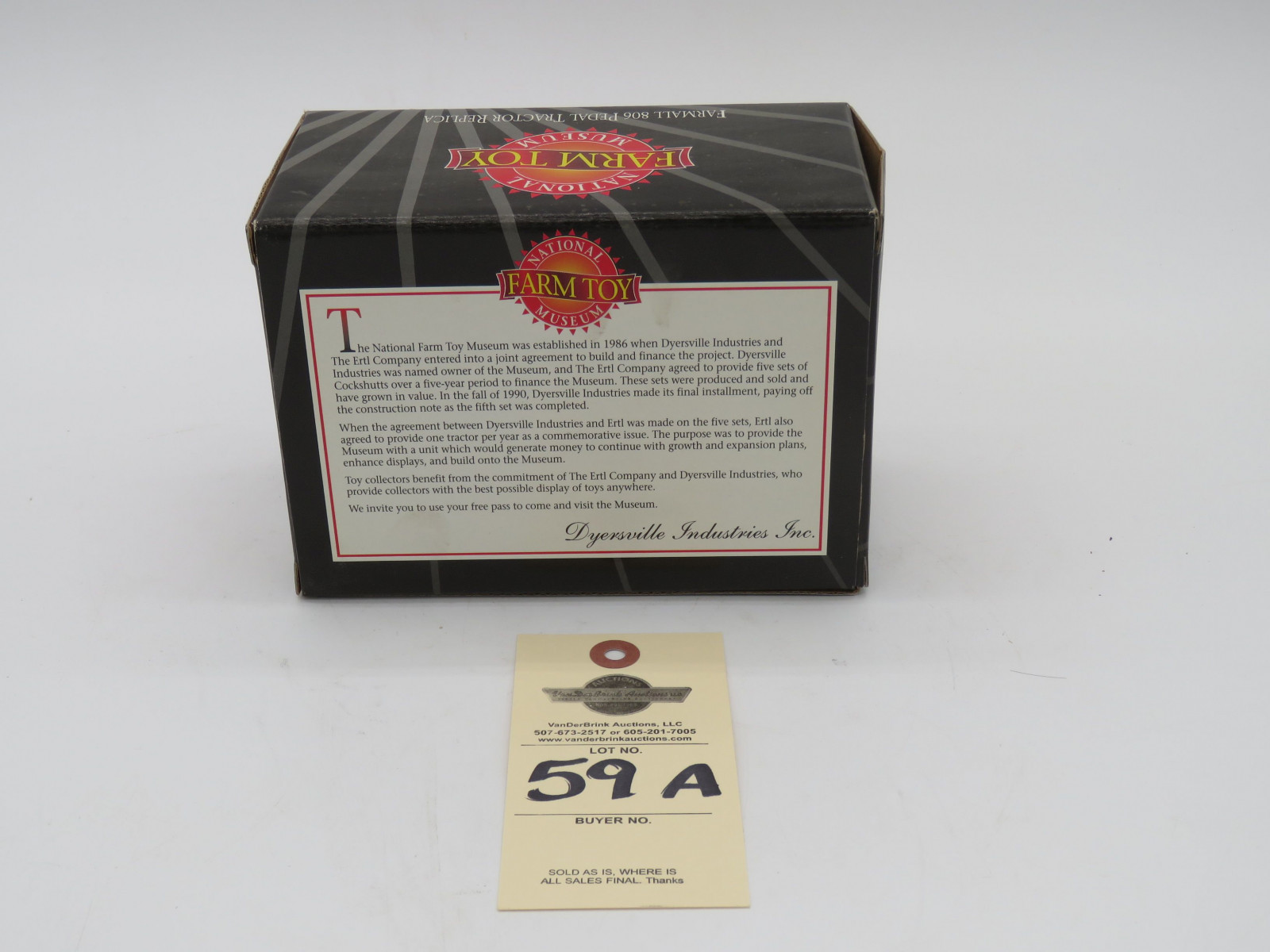 ERTL 1998 FARMALL 806 PEDAL TRACTOR REPLICA SERIES 3 NUMBER 2 NATIONAL FARM TOY MUSEUM  NIB - Image 4