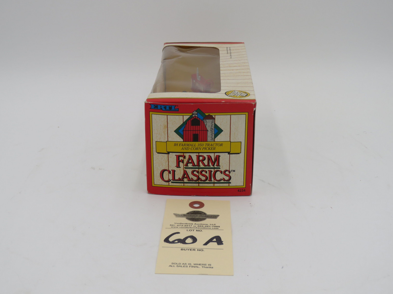 ERTL FARM CLASSICS IH FARMALL 350 TRACTOR AND CORN PICKER  DIE CAST METAL  1/43 SCALE - Image 3