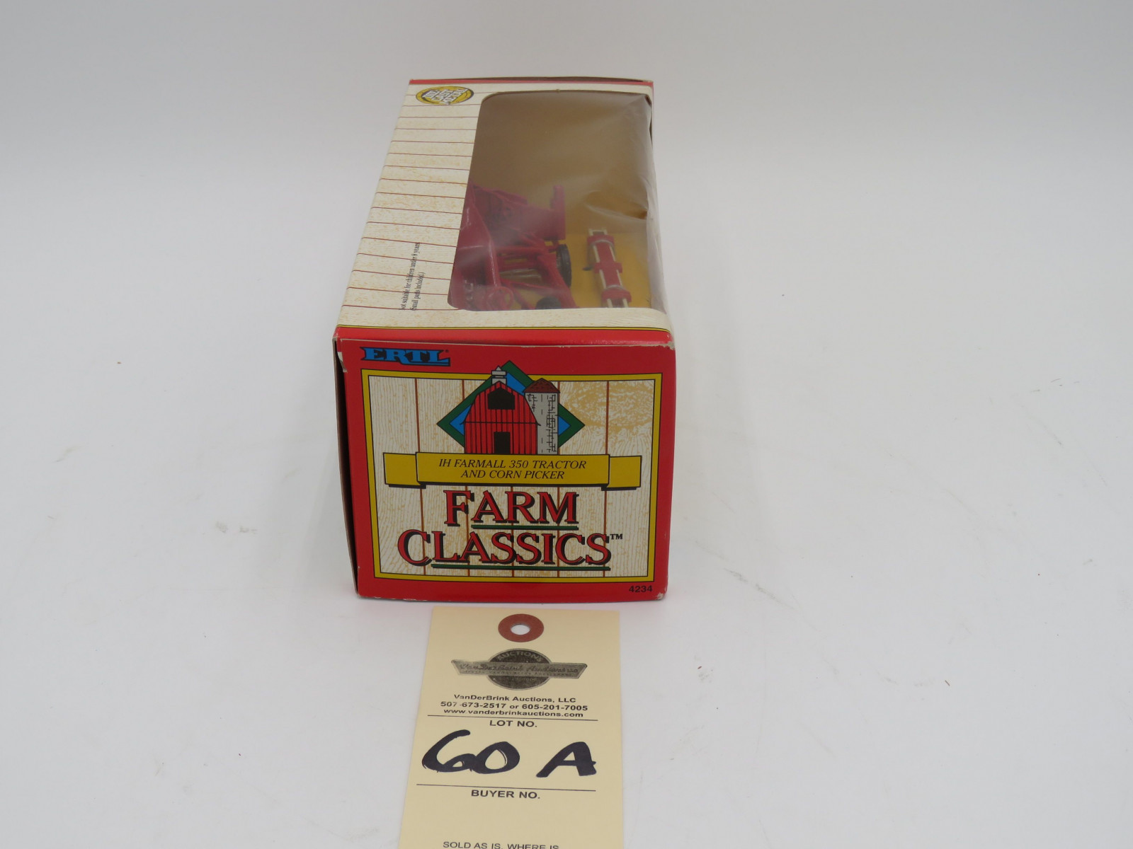 ERTL FARM CLASSICS IH FARMALL 350 TRACTOR AND CORN PICKER  DIE CAST METAL  1/43 SCALE - Image 5