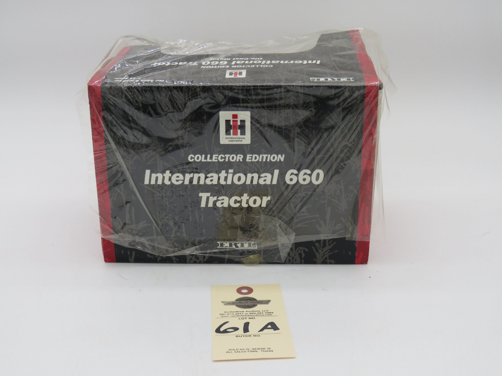 2000 (LP) COLLECTOR EDITION ERTL  INTERNATIONAL 660 TRACTOR 1/16 SCALE - Image 4